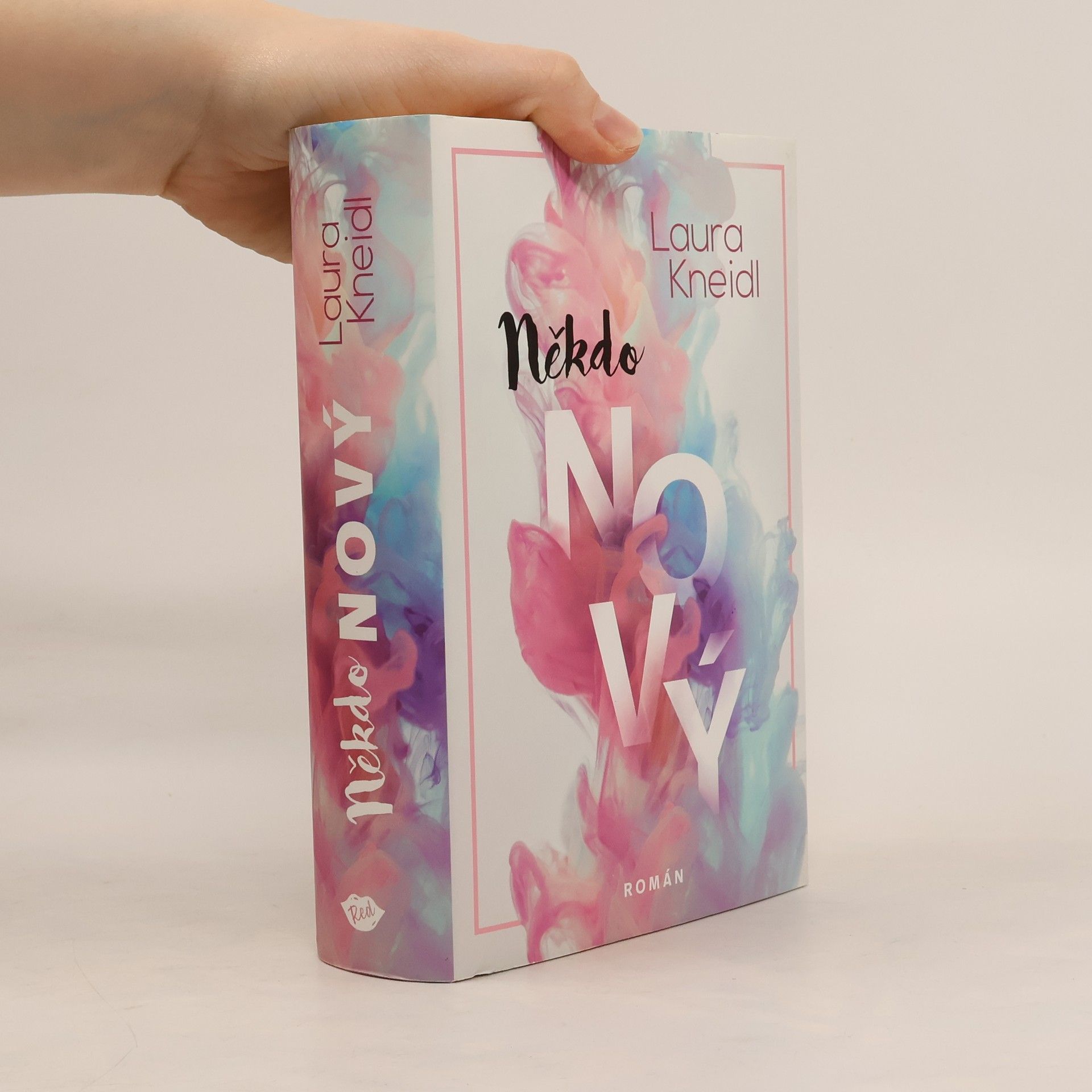 Laura Kneidl Někdo nový