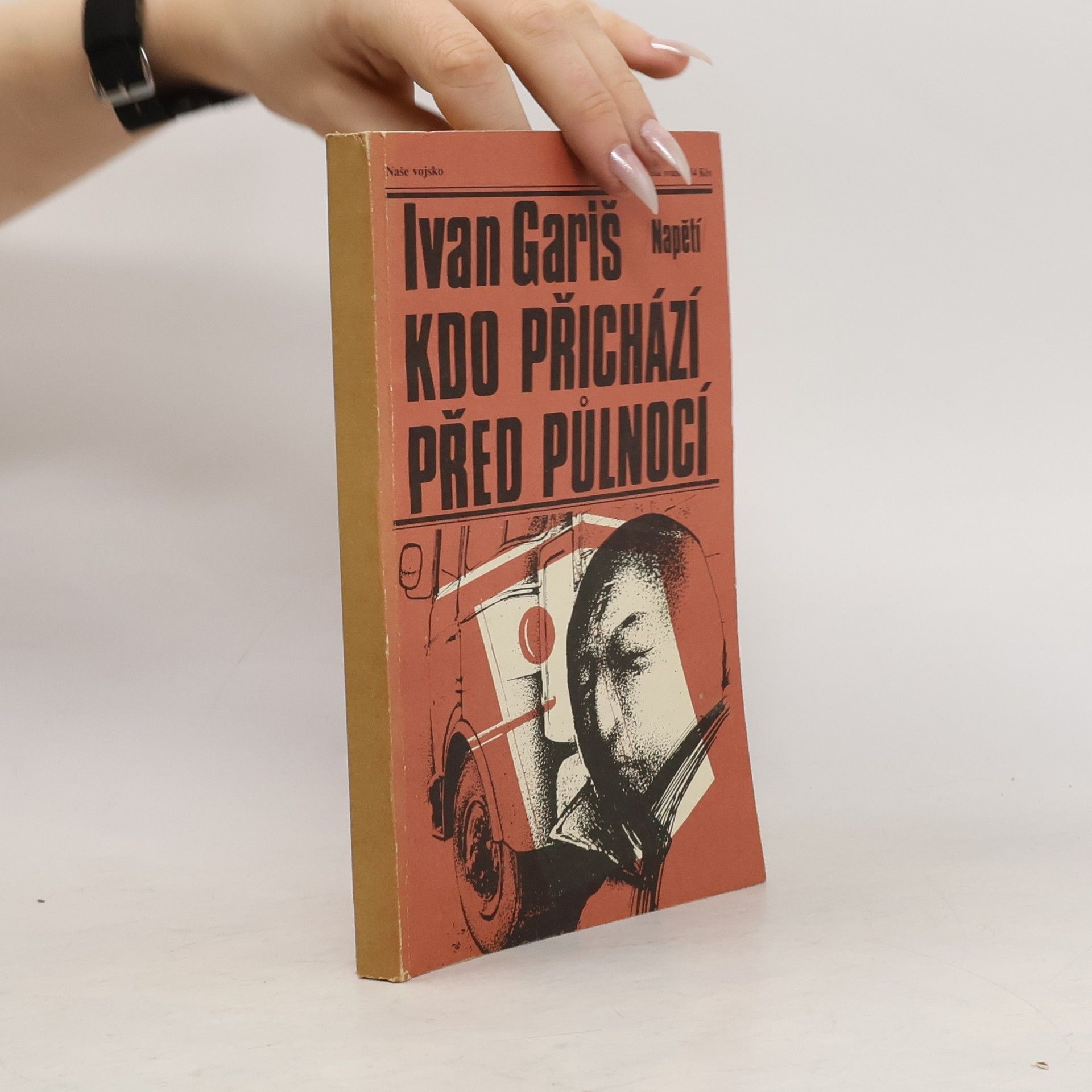 Ivan Gariš Kdo přichází před půlnocí