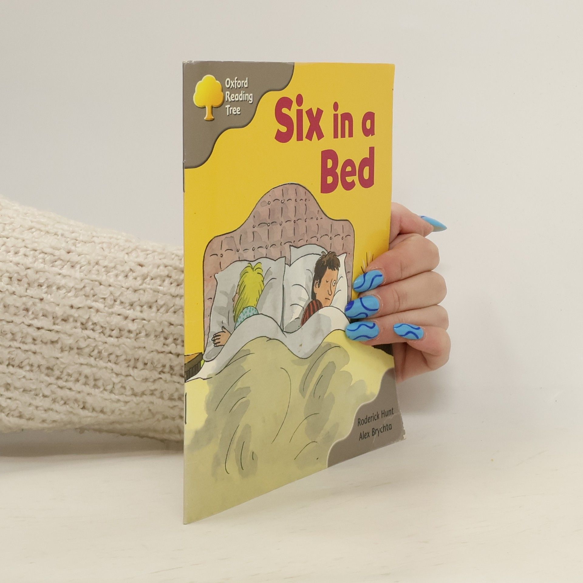 Roderick Hunt Six in a Bed