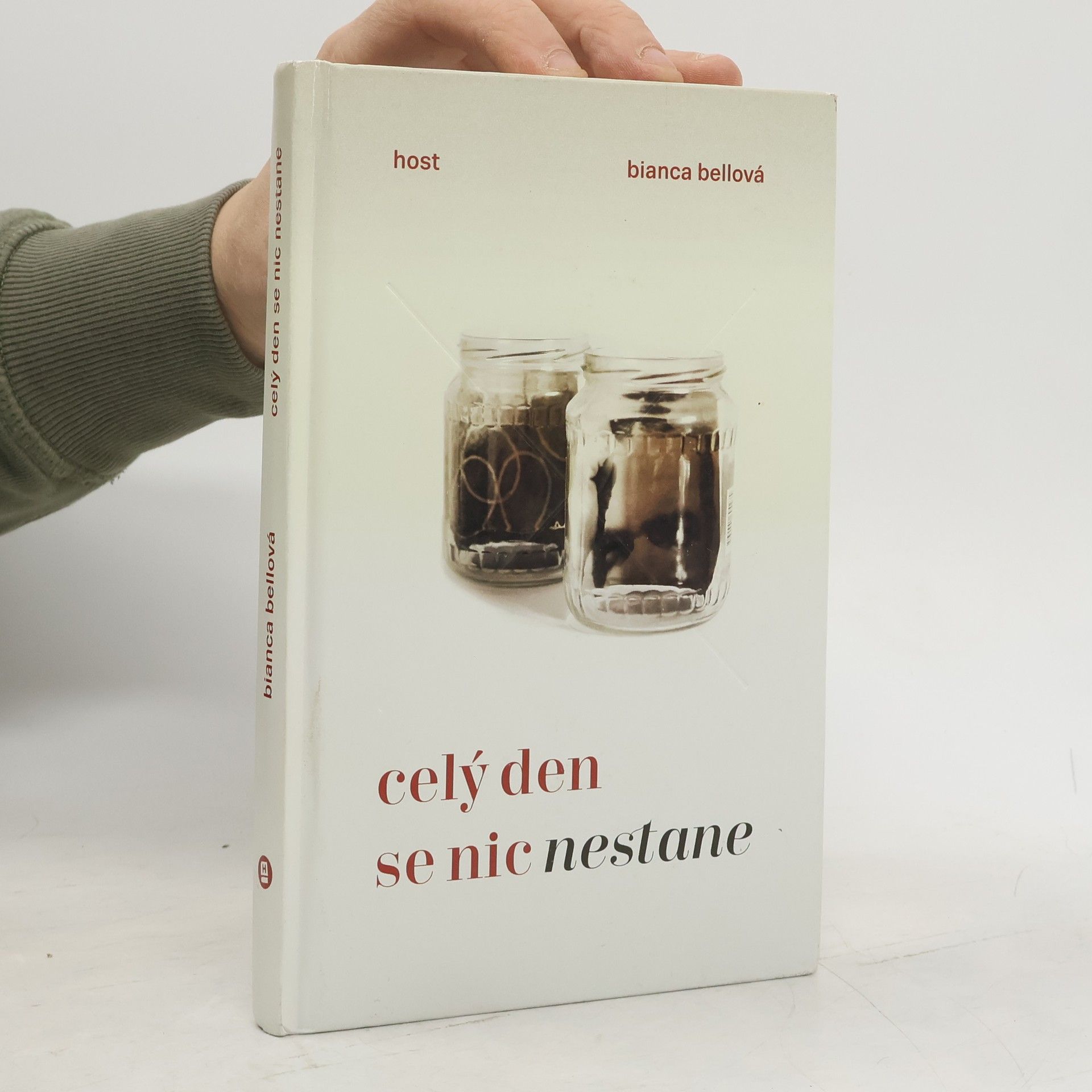 Bianca Bellová Celý den se nic nestane