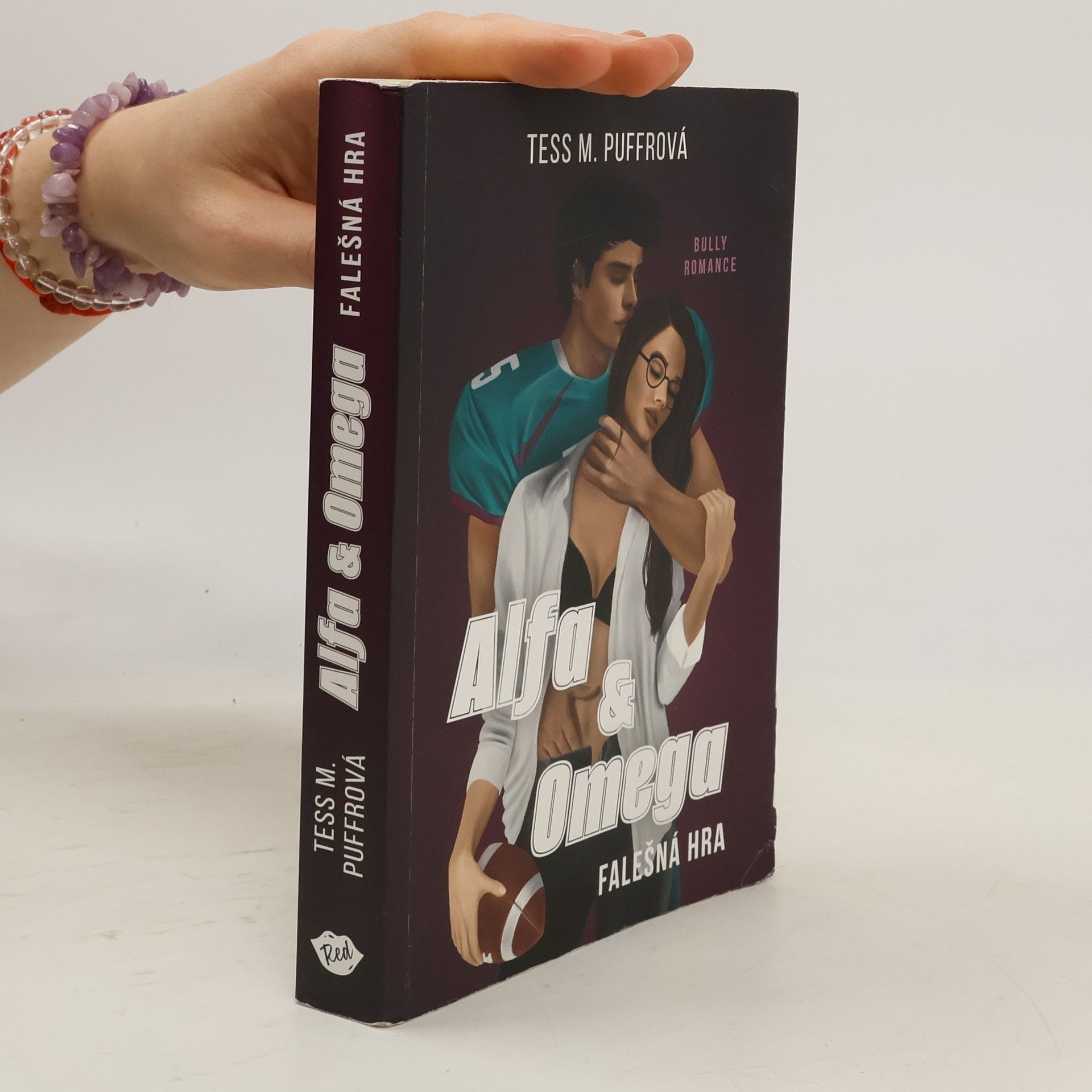 Tess M. Puffrová Alfa & Omega. Falešná hra