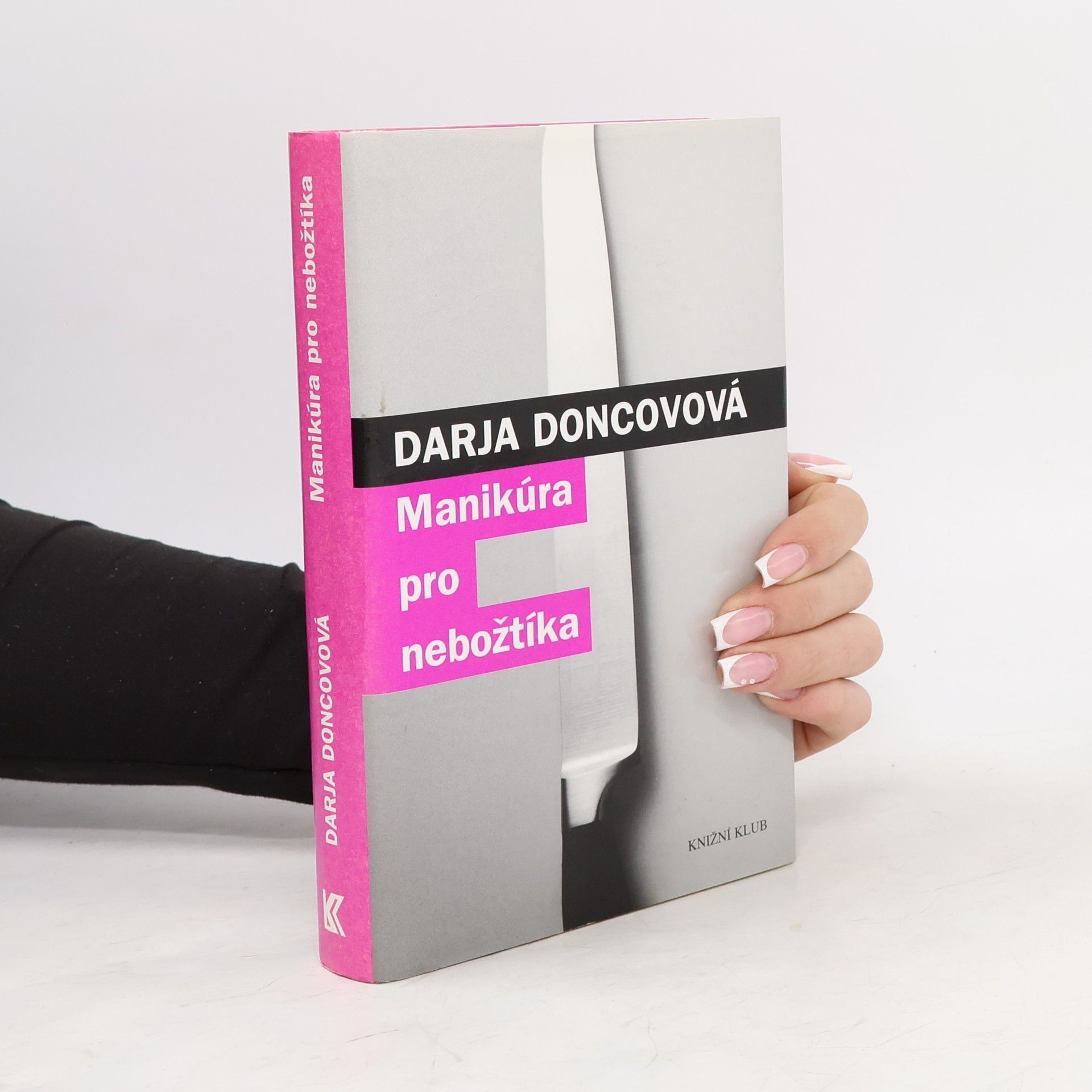 Darya Dontsova Manikúra pro nebožtíka