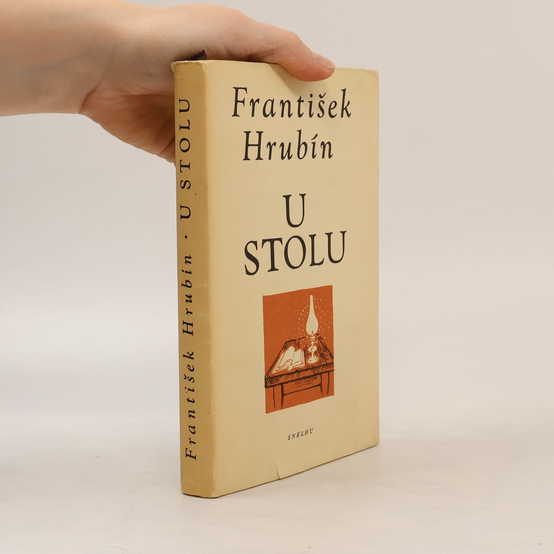 František Hrubín U stolu