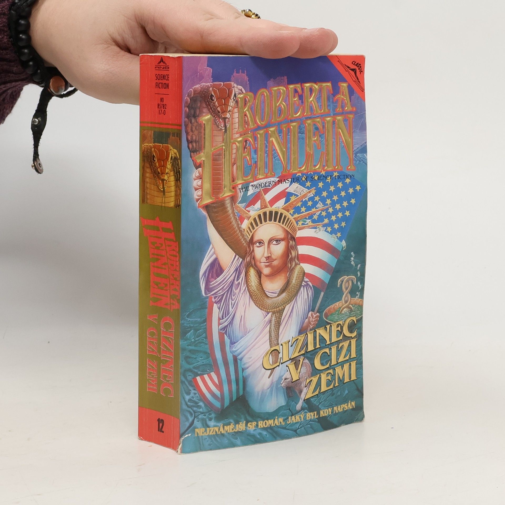 Robert A. Heinlein Cizinec v cizí zemi