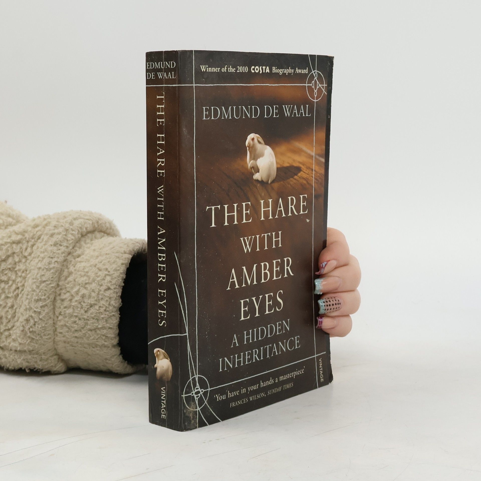 Edmund de Waal The hare with amber eyes. A hidden inheritance