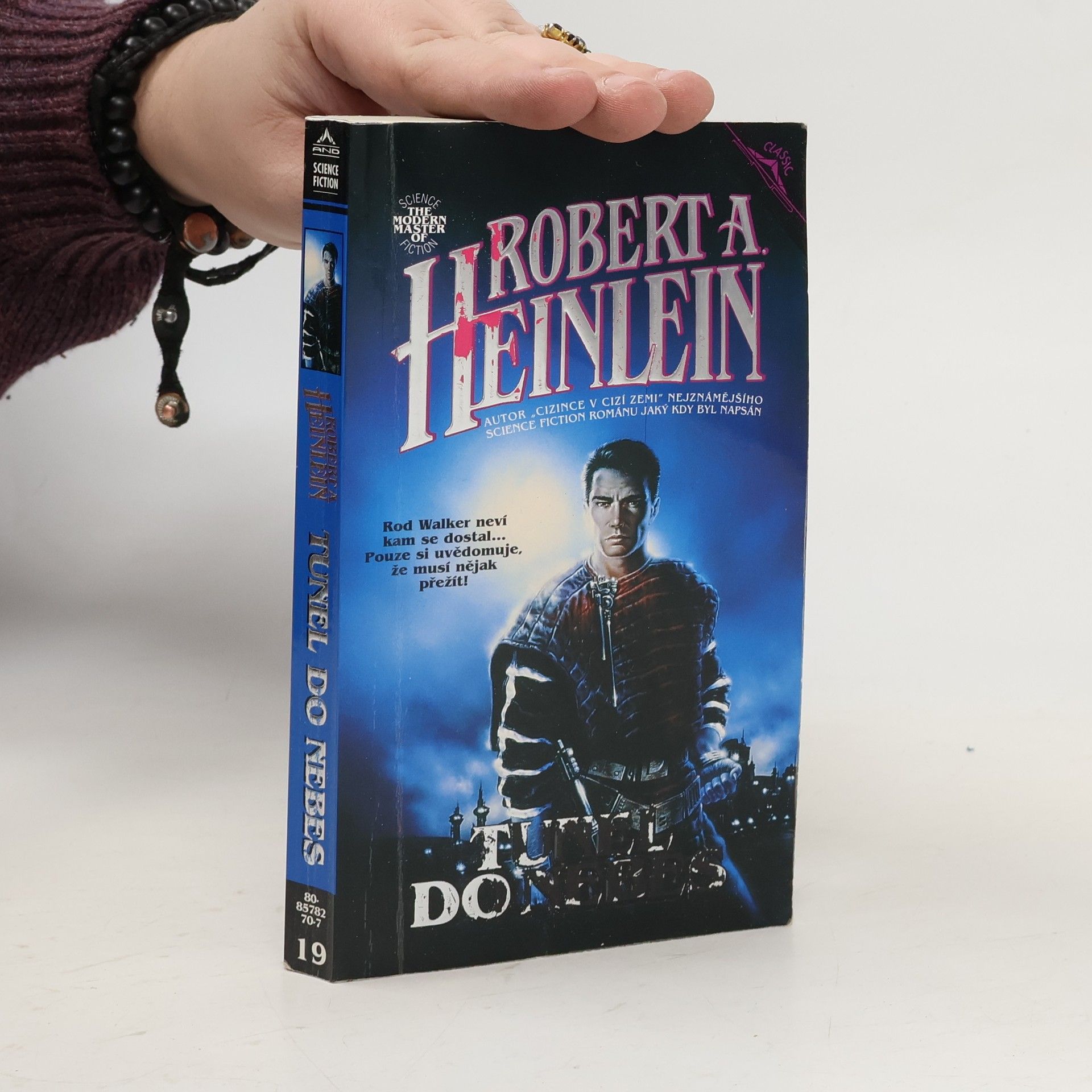 Robert A. Heinlein Tunel do nebes