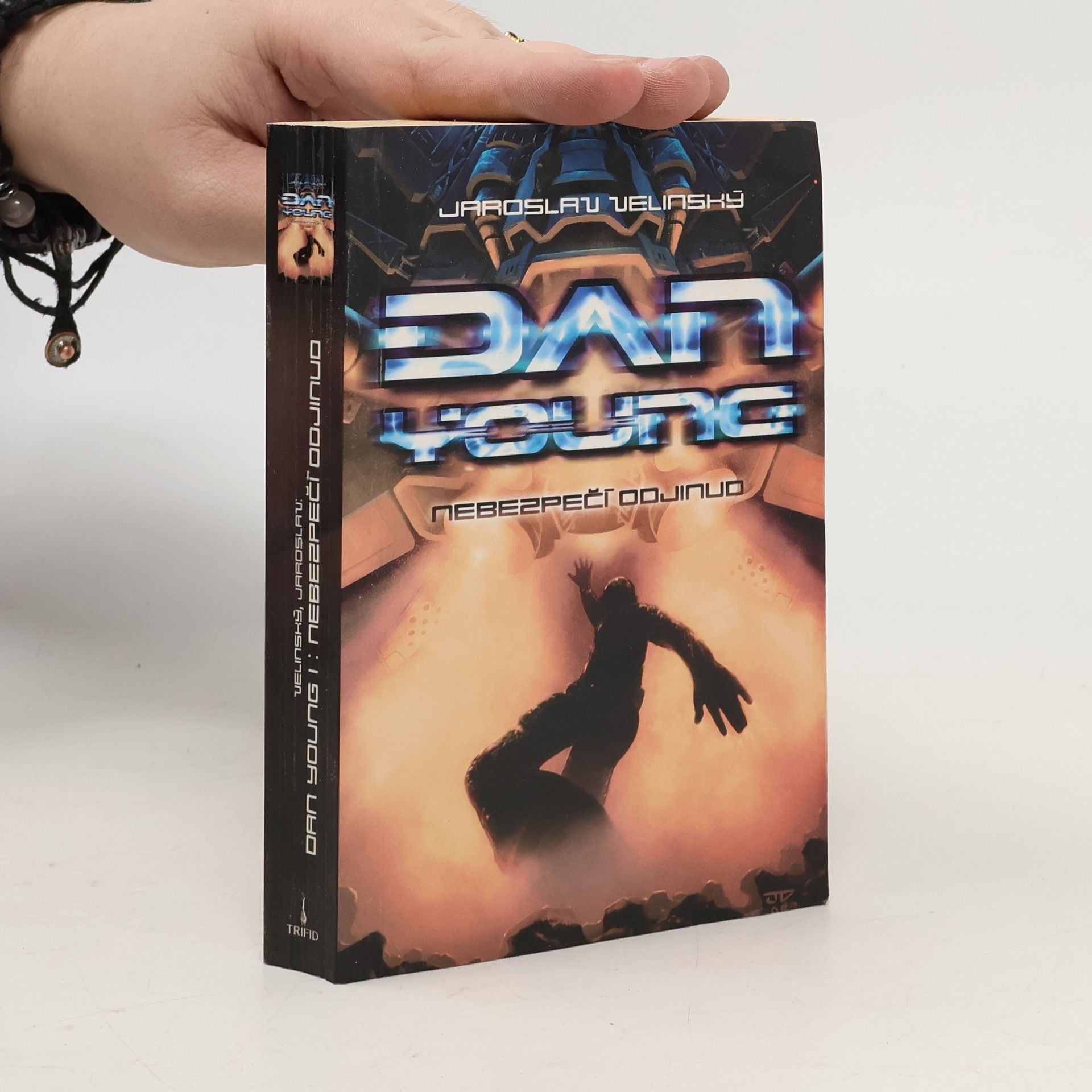 Jaroslav Velinský Dan Young. Nebezpečí odjinud