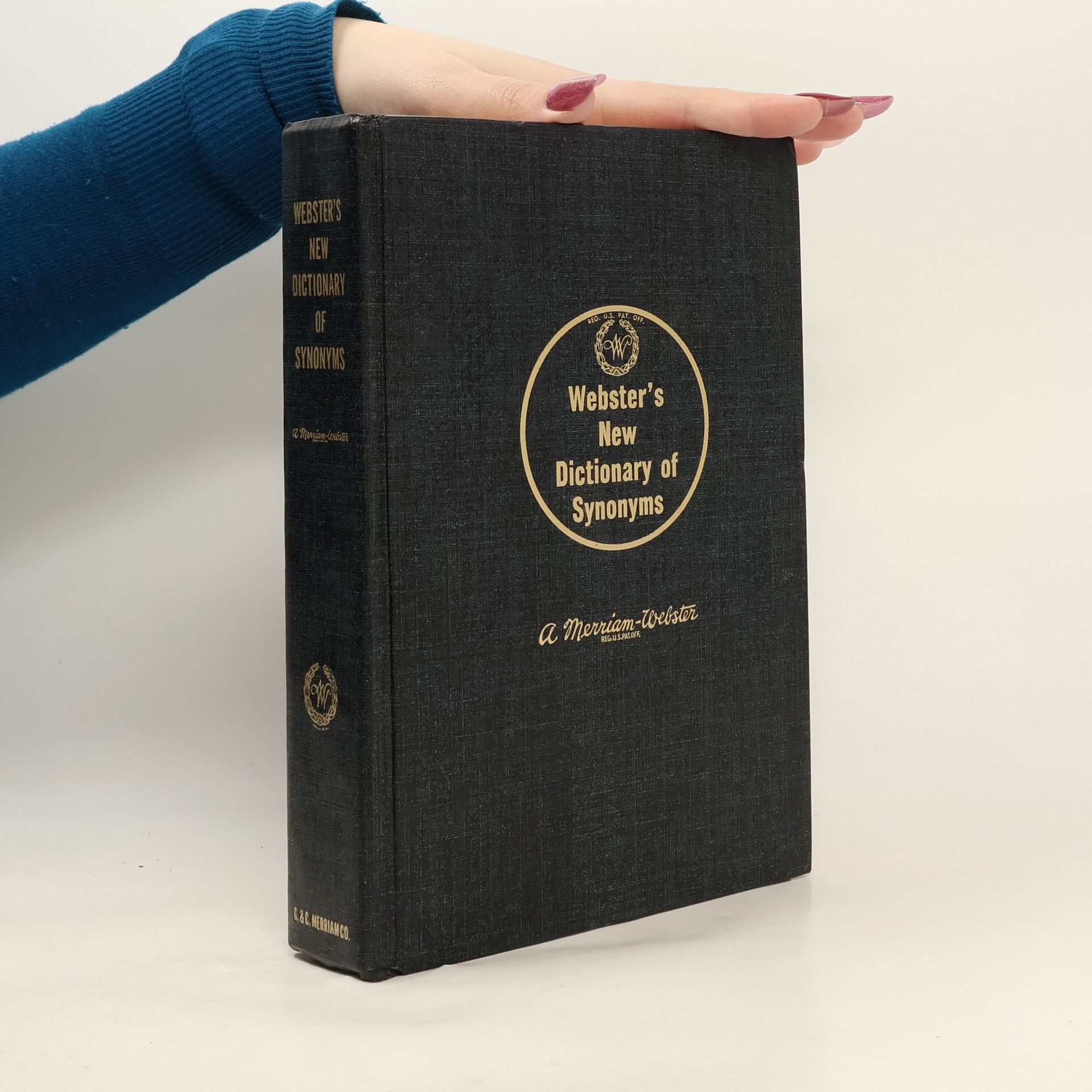 Merriam-Webster Webster's New Dictionary of Synonyms