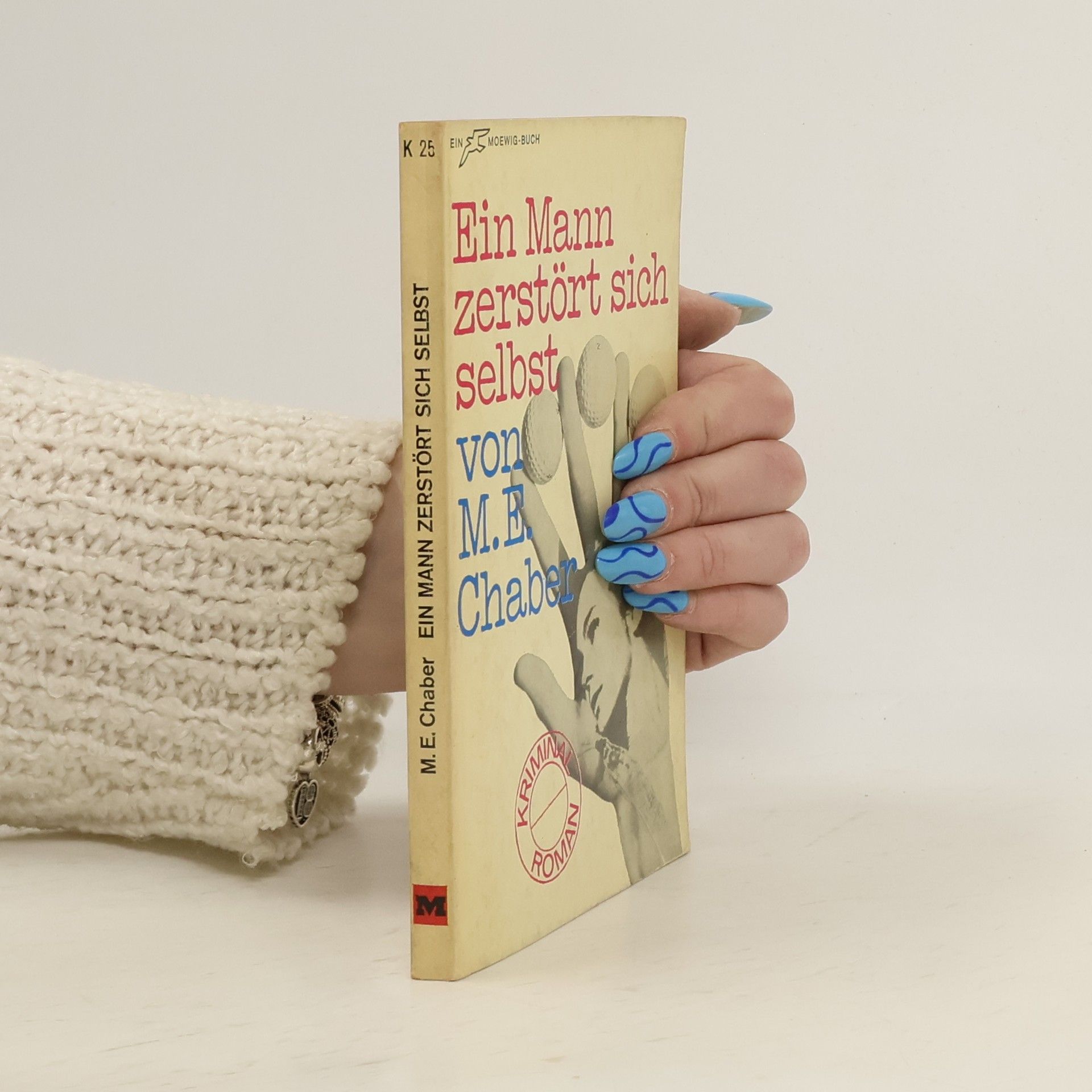 Ein Mann zerstört sich selbst