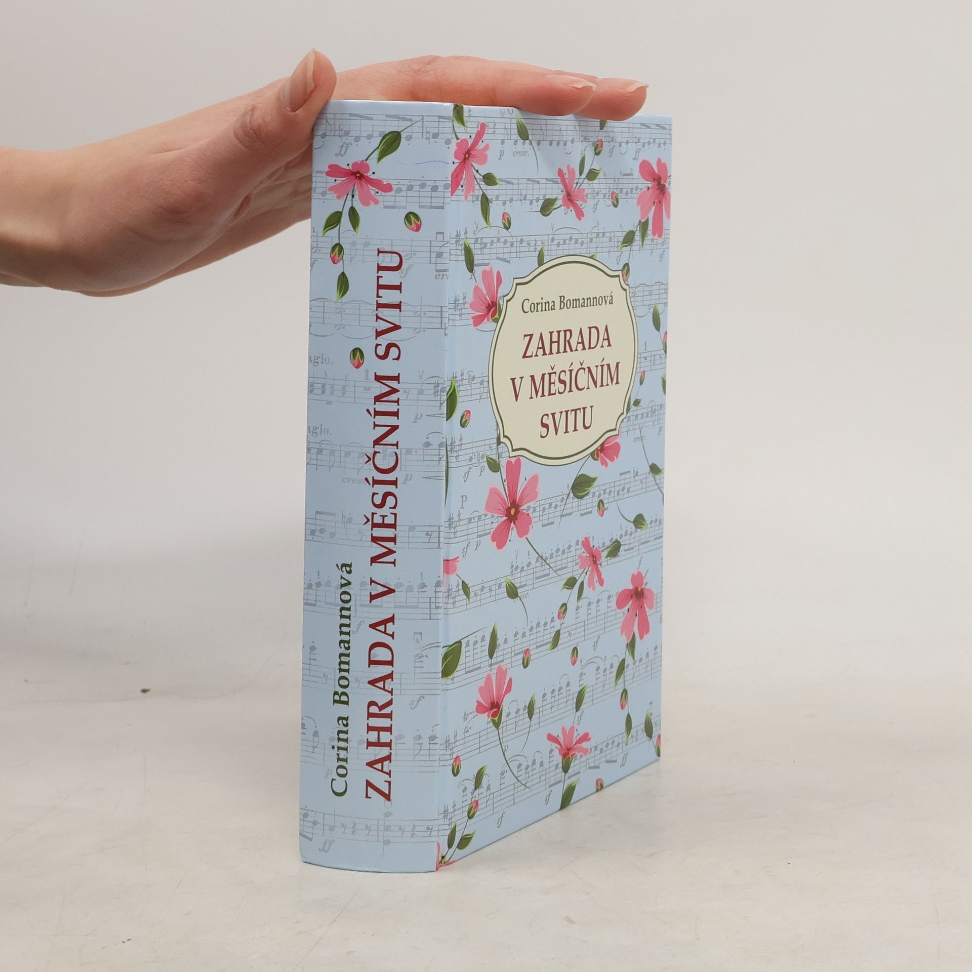 Corina Bomann Zahrada v měsíčním svitu