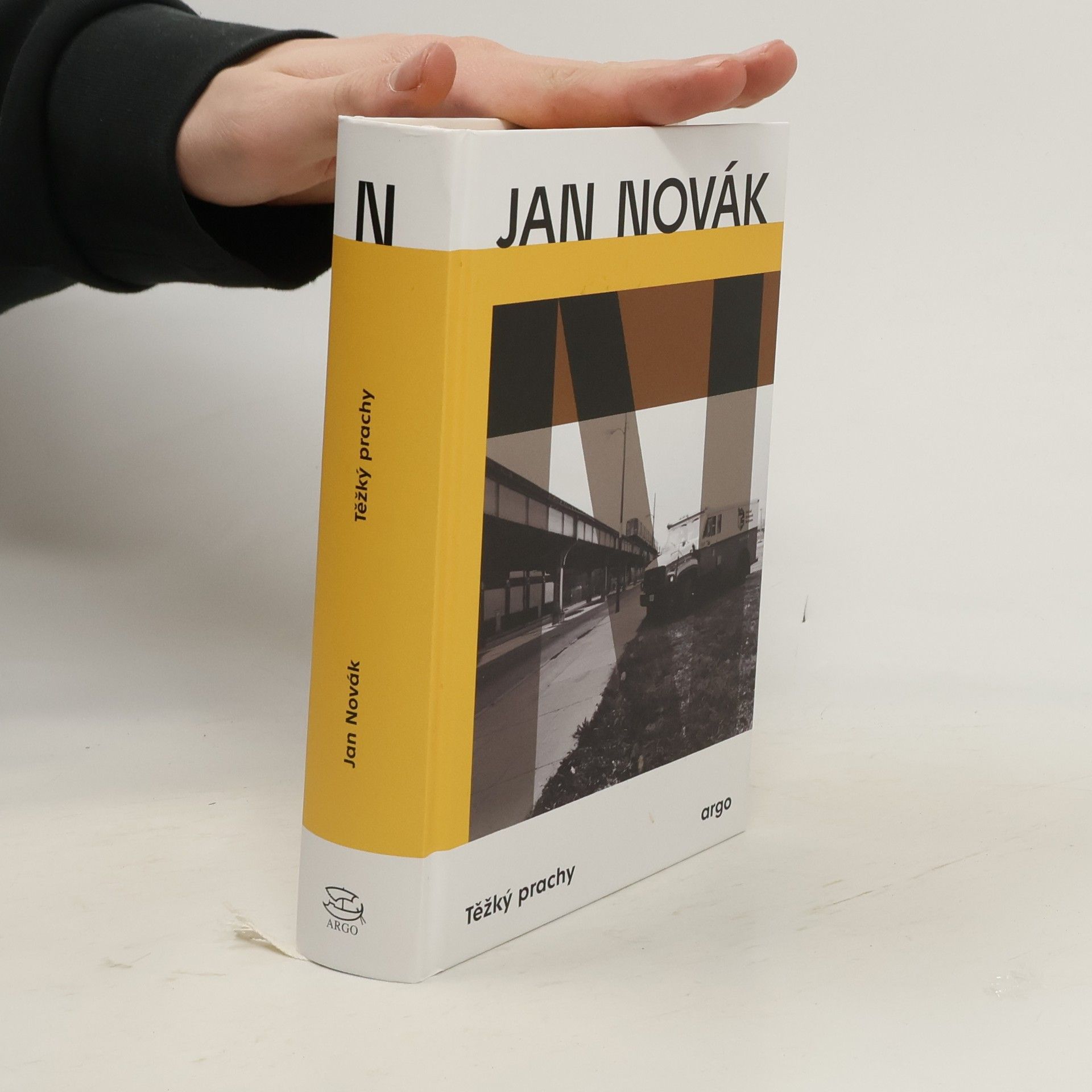 Jan Novák Těžký prachy