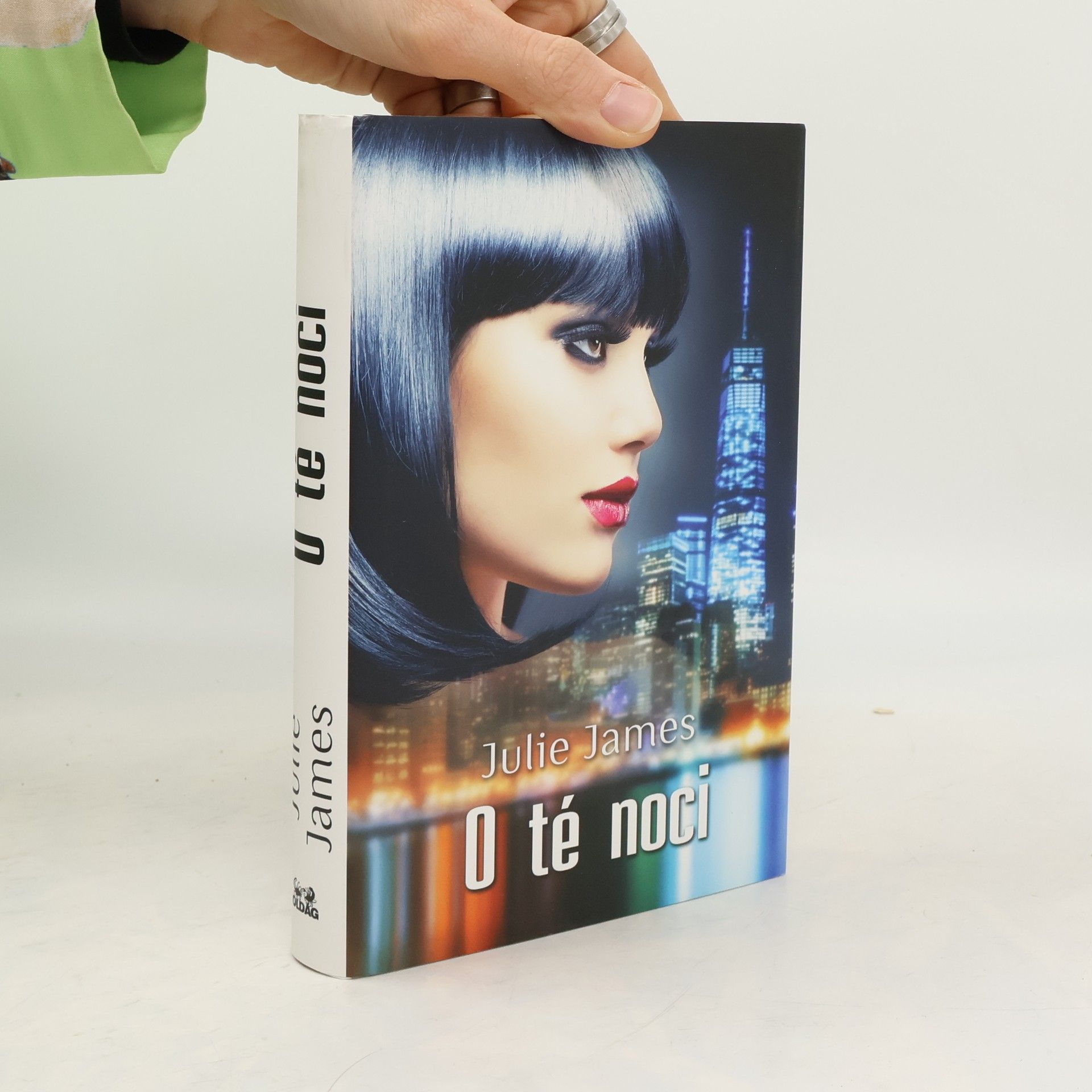Julie James O té noci