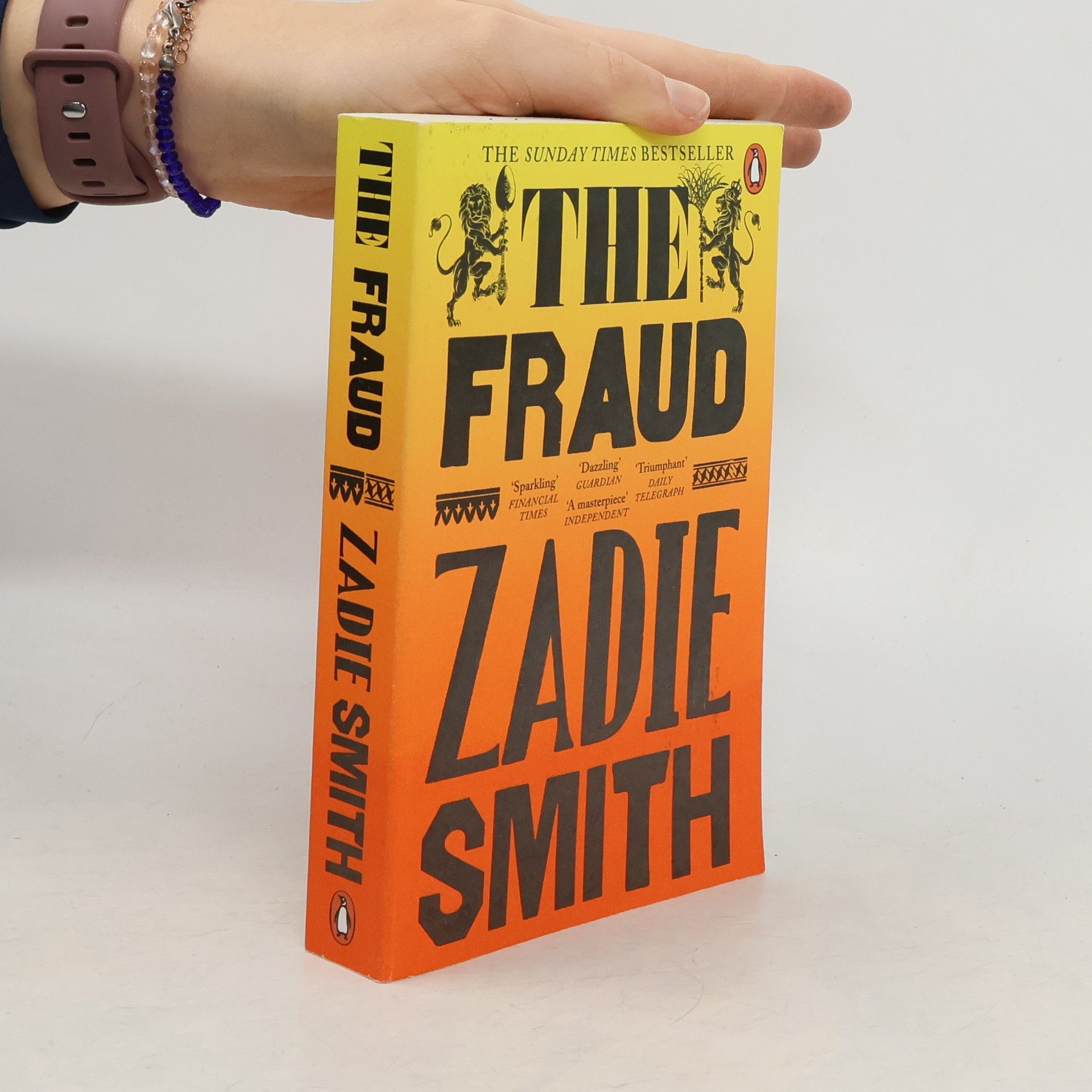 Zadie Smith The Fraud: The Instant Sunday Times Bestseller