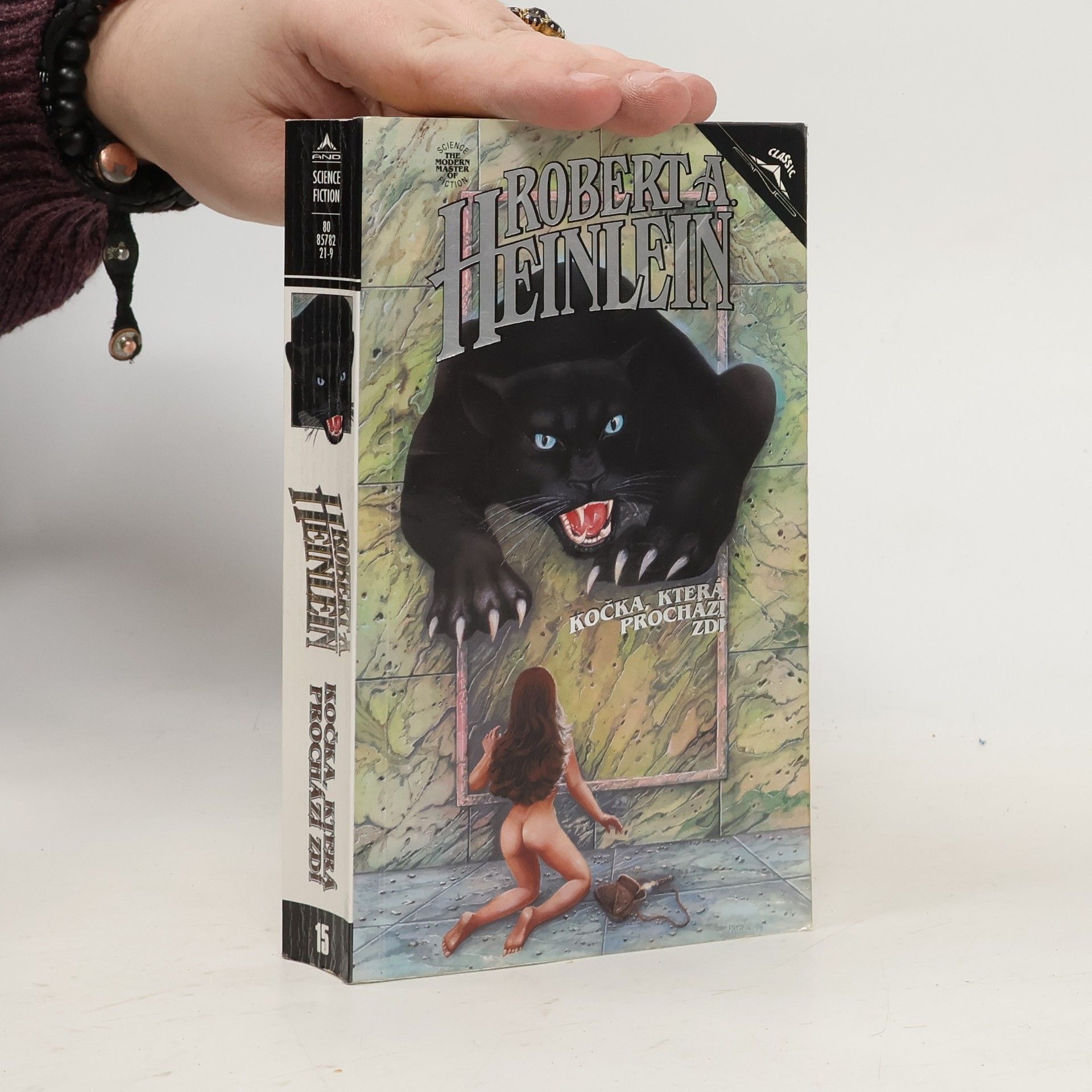 Robert A. Heinlein Kočka, která prochází zdí