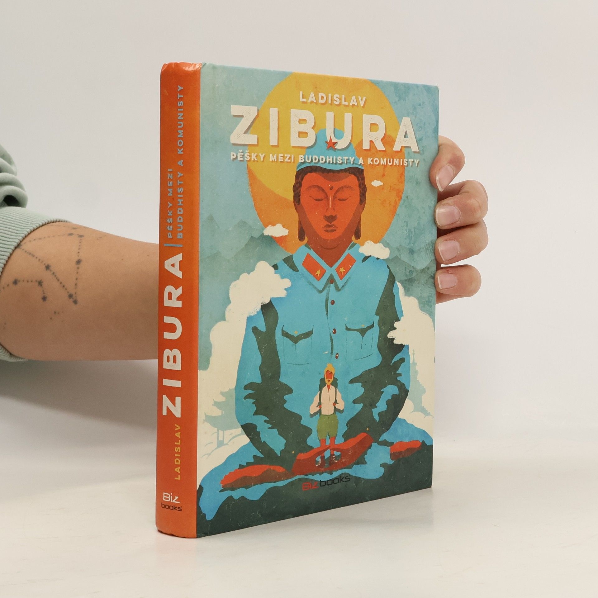 Pěšky mezi buddhisty a komunisty