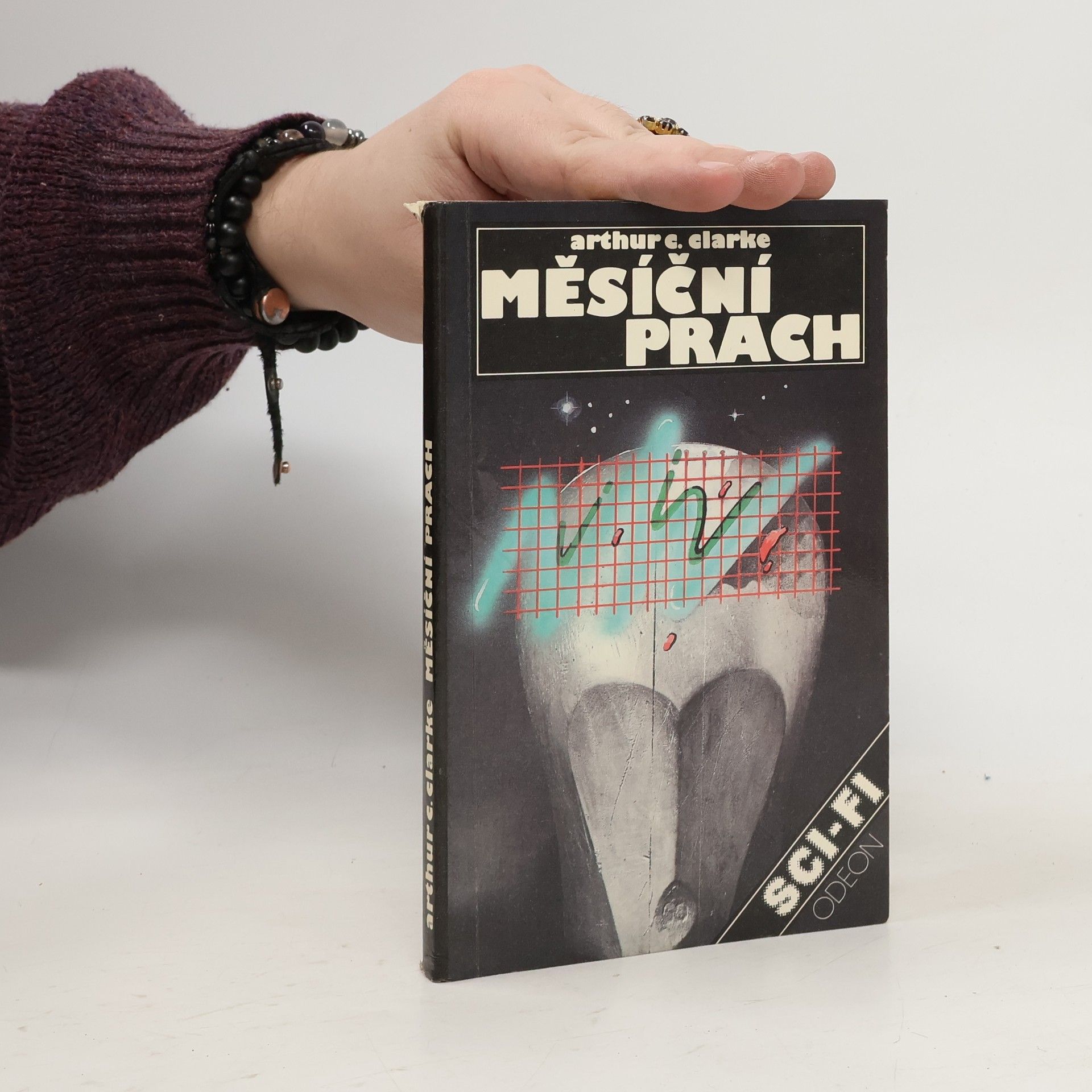 Arthur C. Clarke Měsíční prach