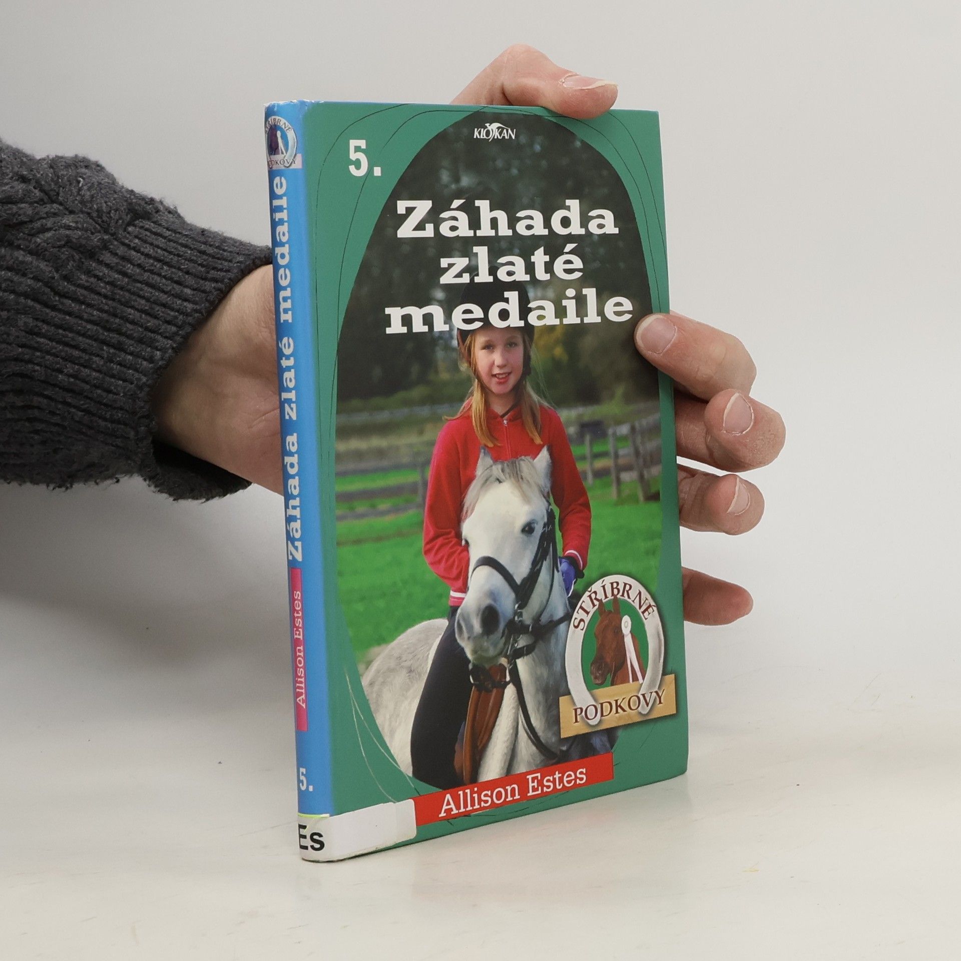 Allison Estes Stříbrné podkovy. 5, Záhada zlaté medaile