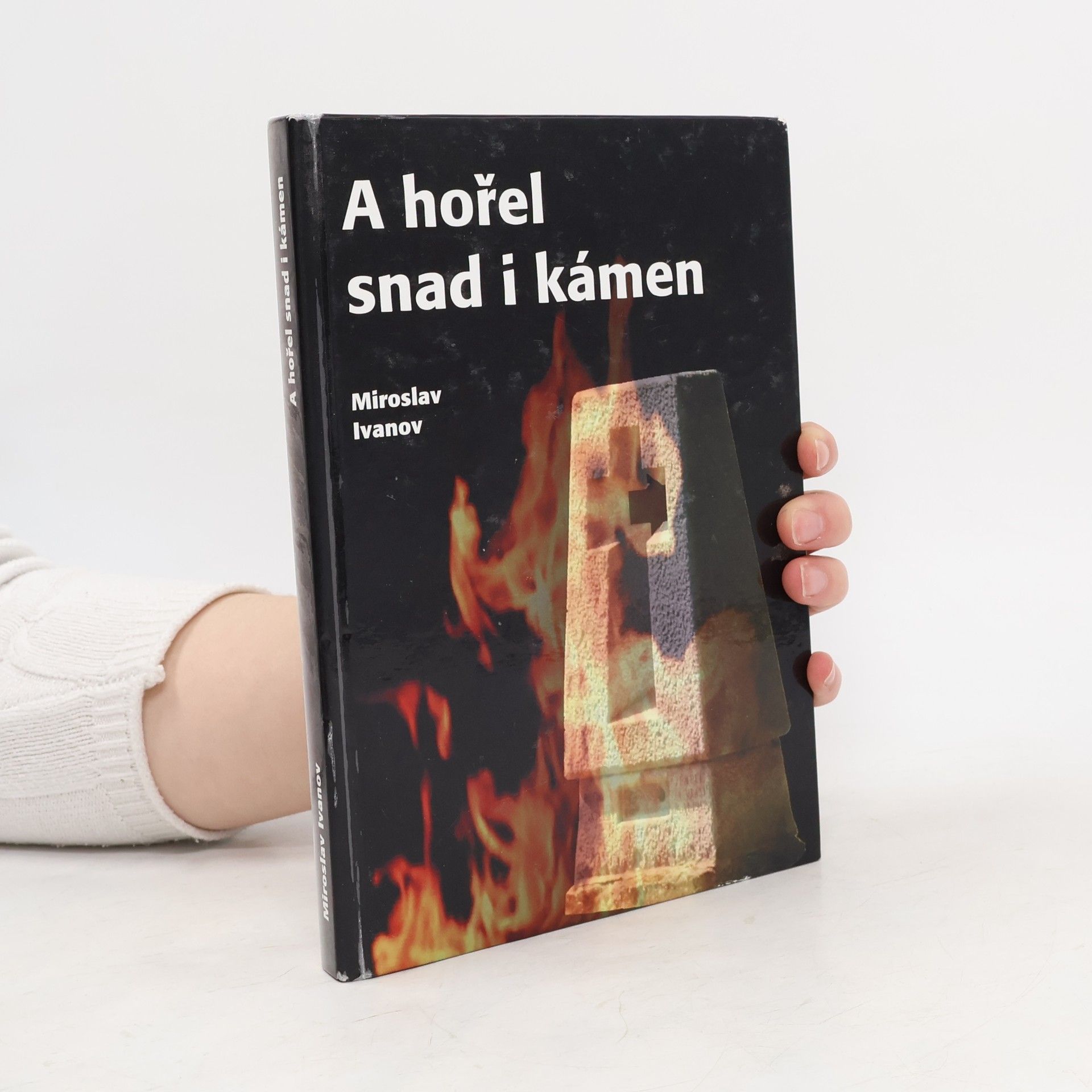 Miroslav Ivanov A hořel snad i kámen
