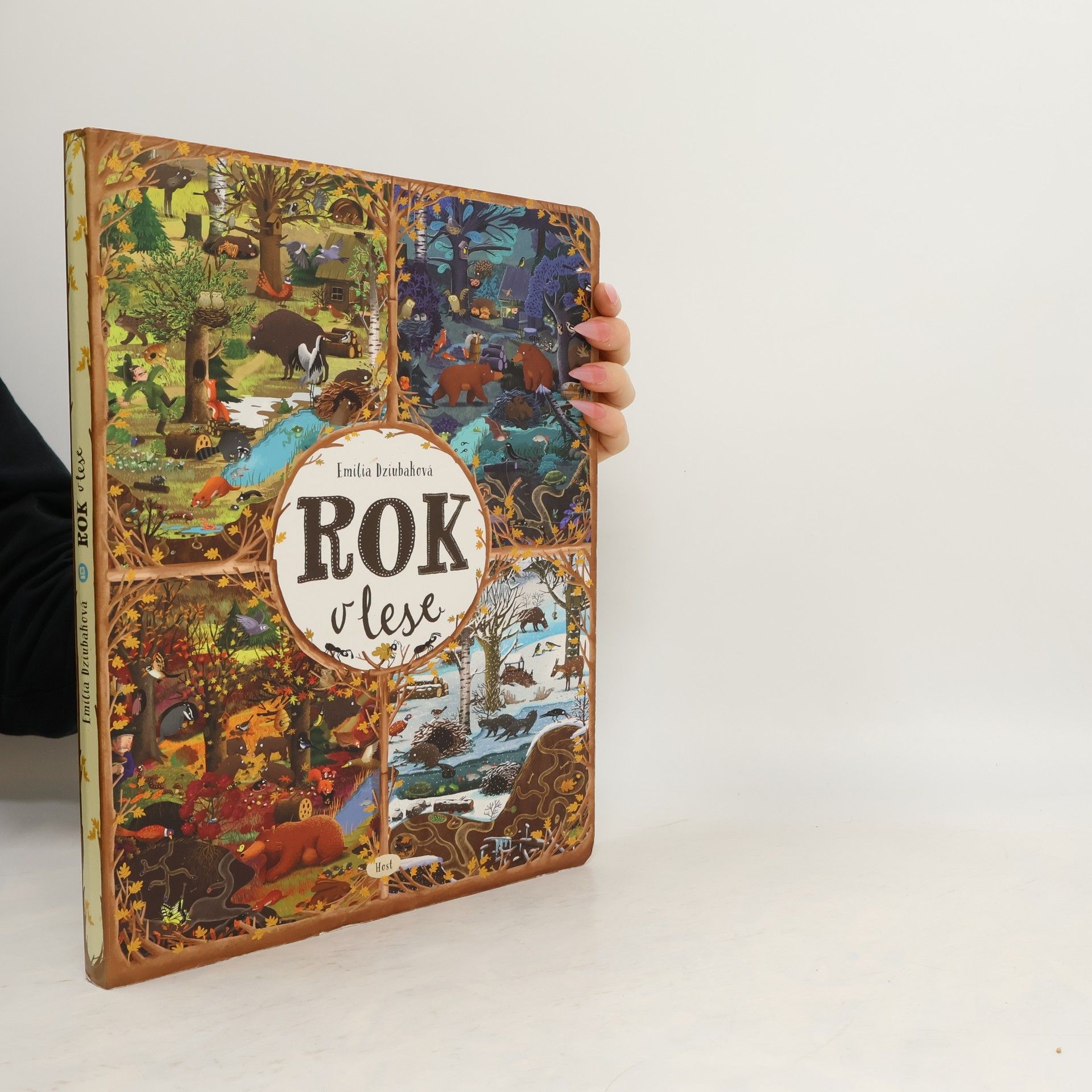 Emilia Dziubak Rok v lese