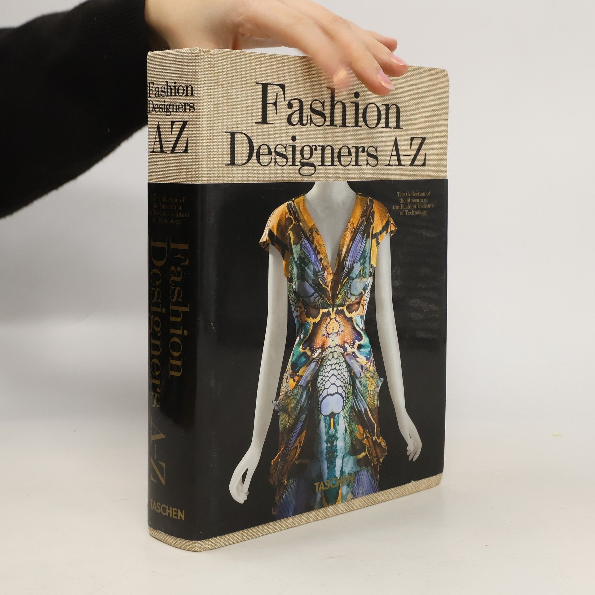 Valerie Steele Fashion designers A-Z