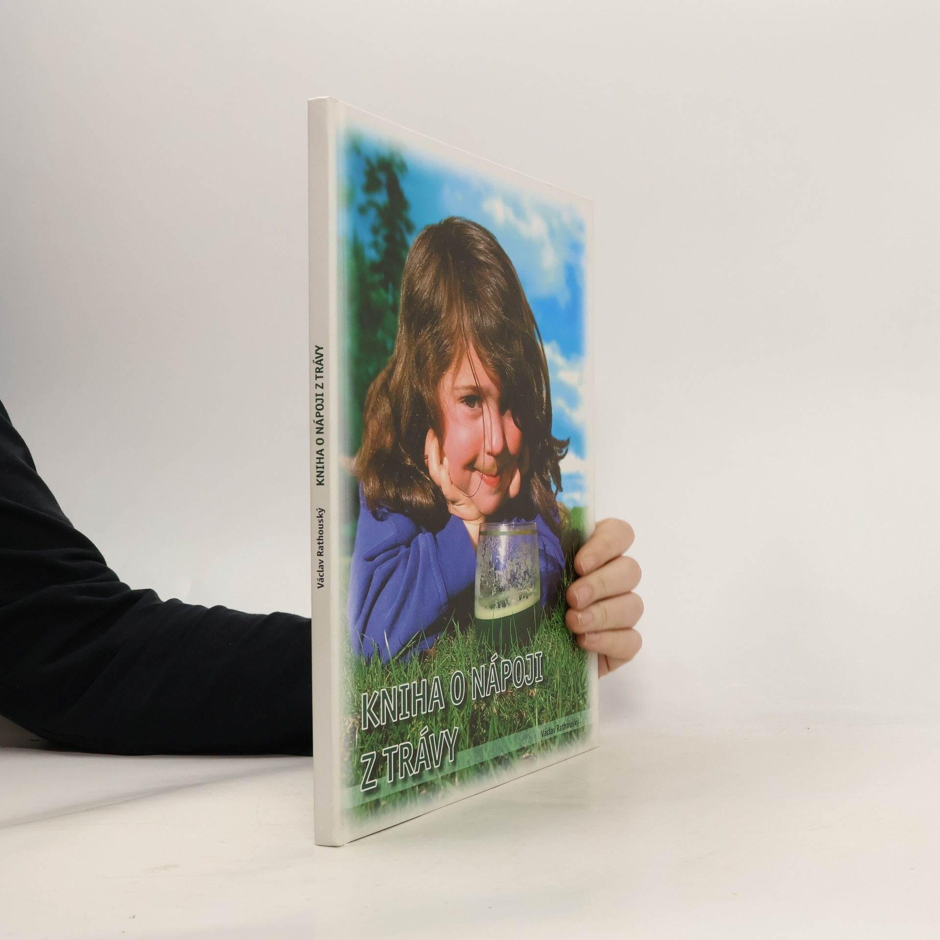 Kniha o nápoji z trávy