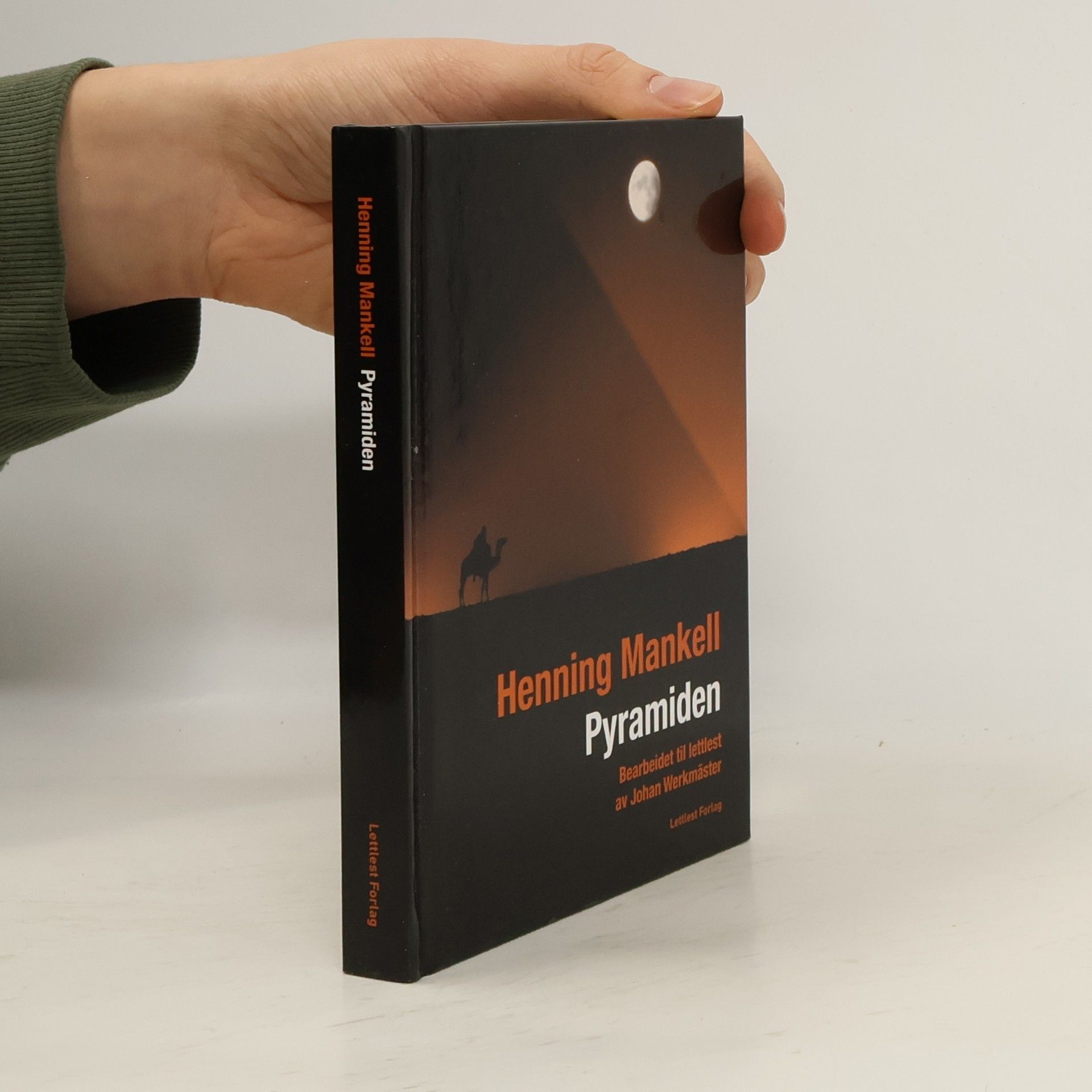 Henning Mankell Pyramiden - bearbeidet til lettlest av Johan Werkmäster