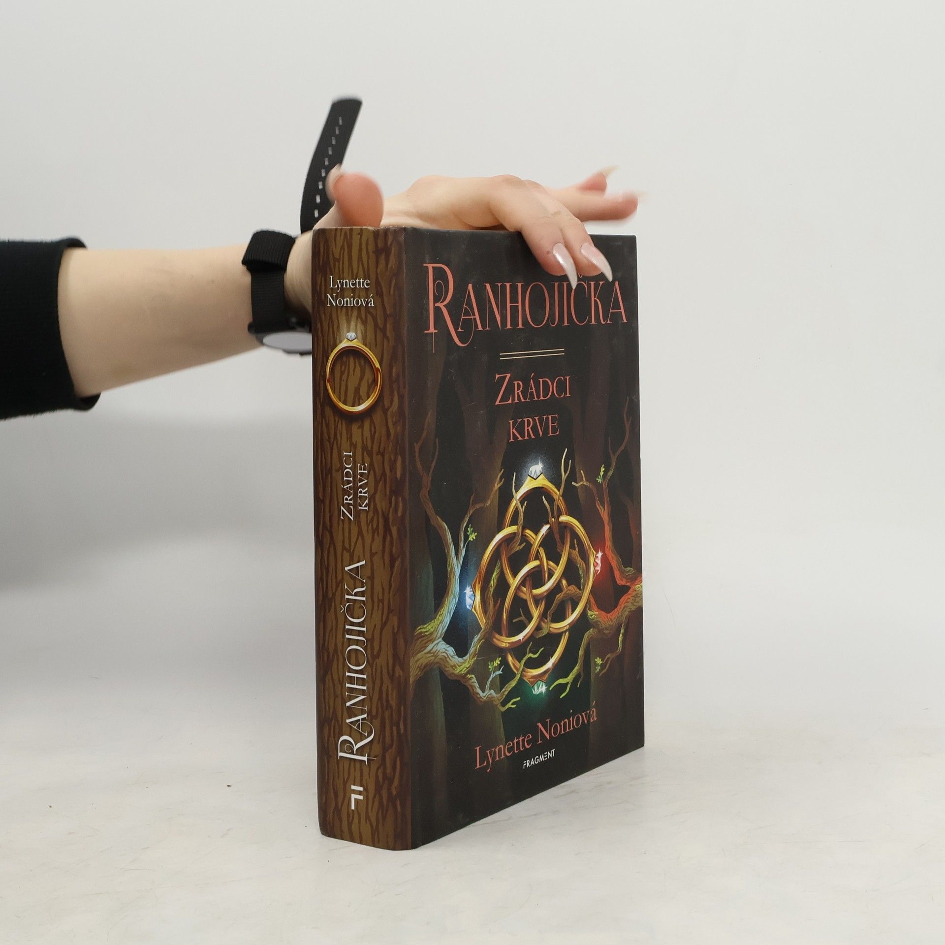 Lynette Noni Ranhojička. Zrádci krve