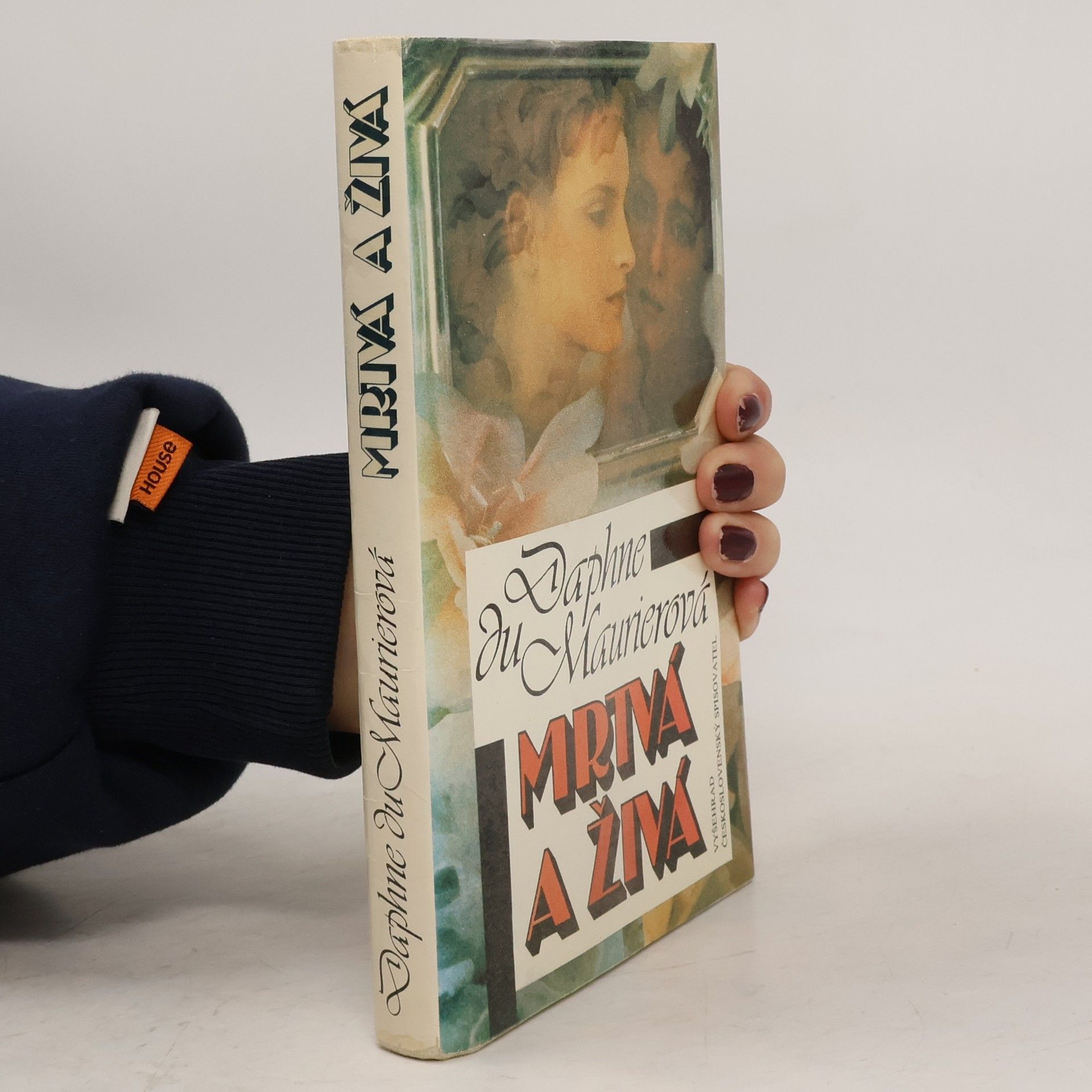 Daphne du Maurier Mrtvá a živá