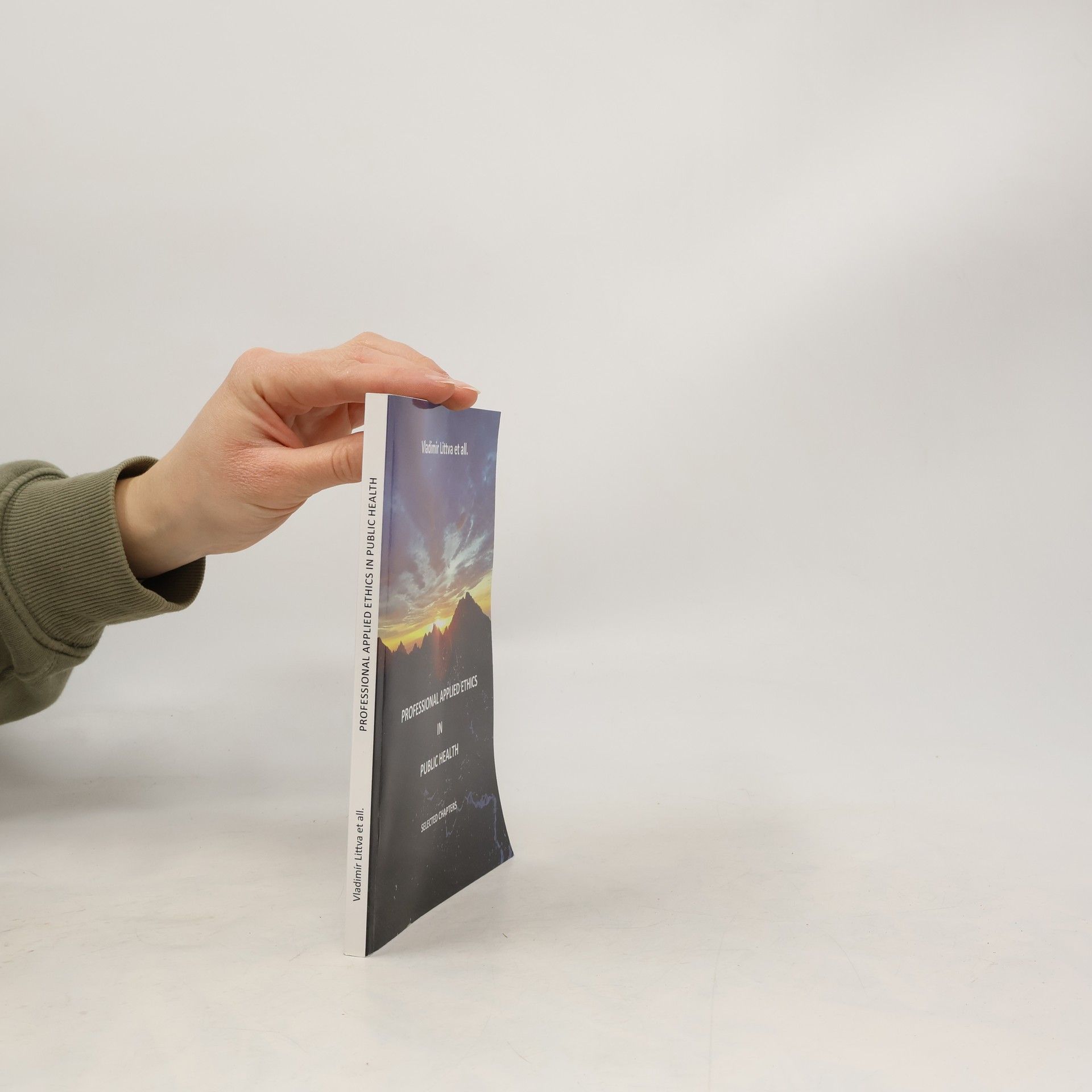 Vladimír Littva Professional applied ethics in public health : selected chapters