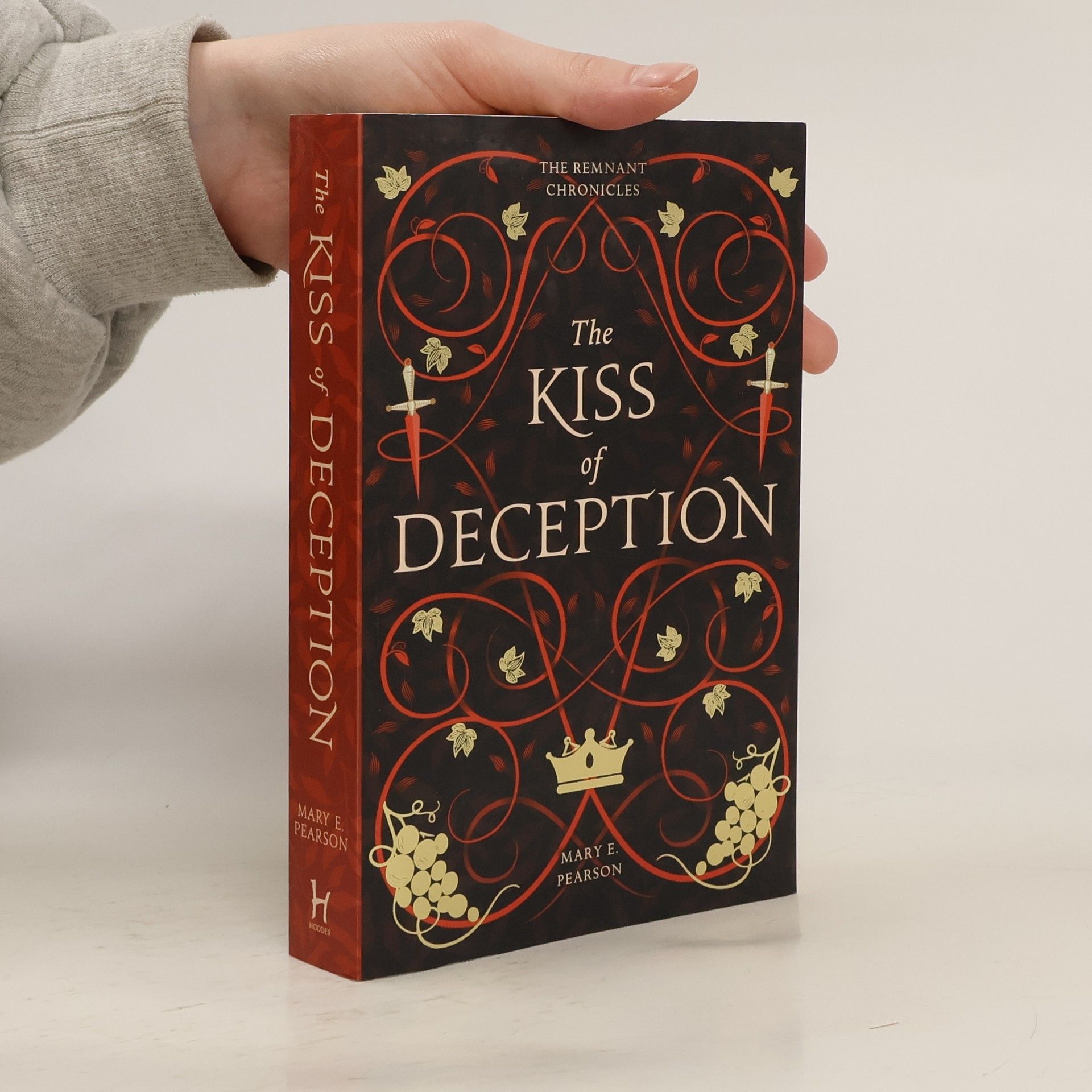 Mary E. Pearson The Kiss of Deception
