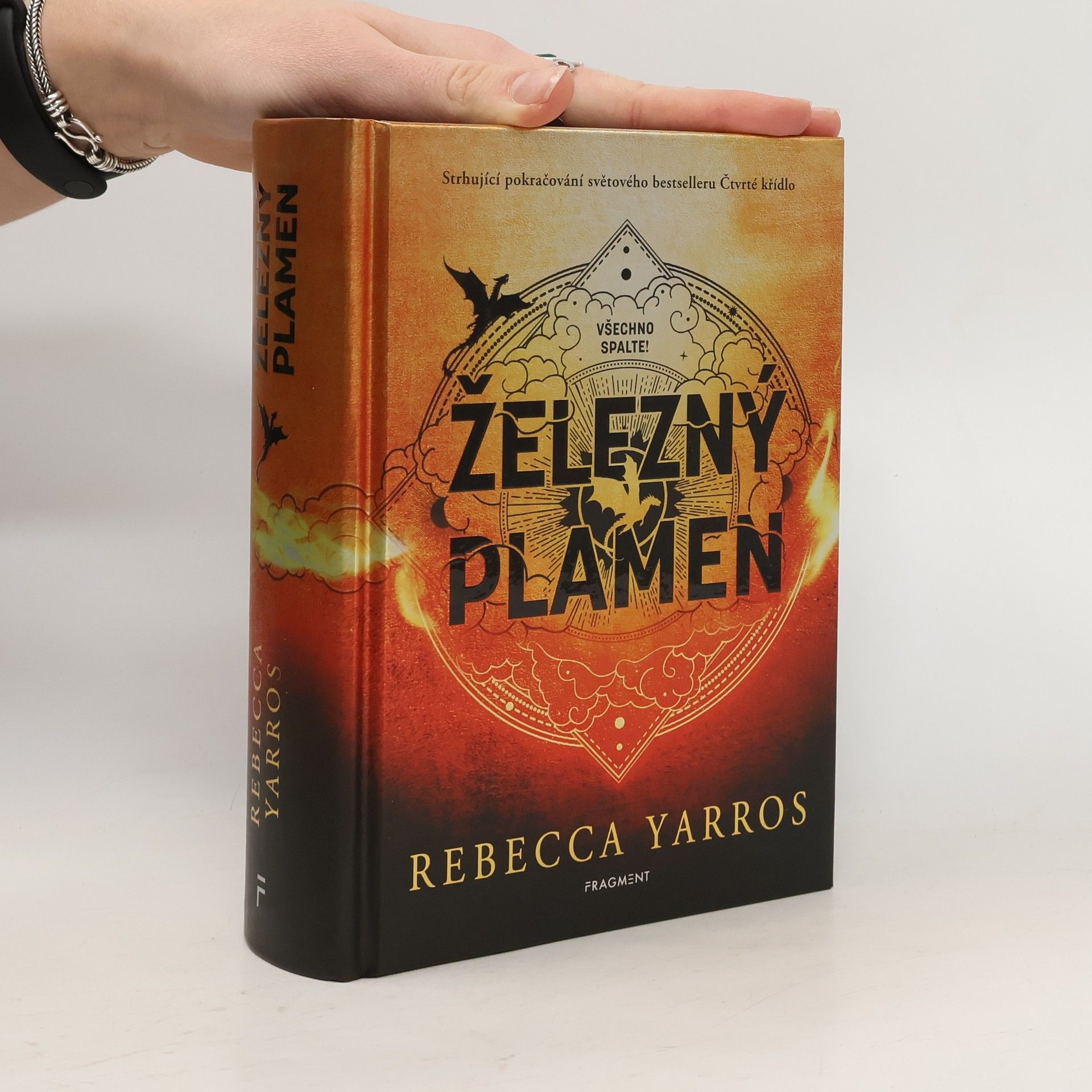 Rebecca Yarros Železný plamen