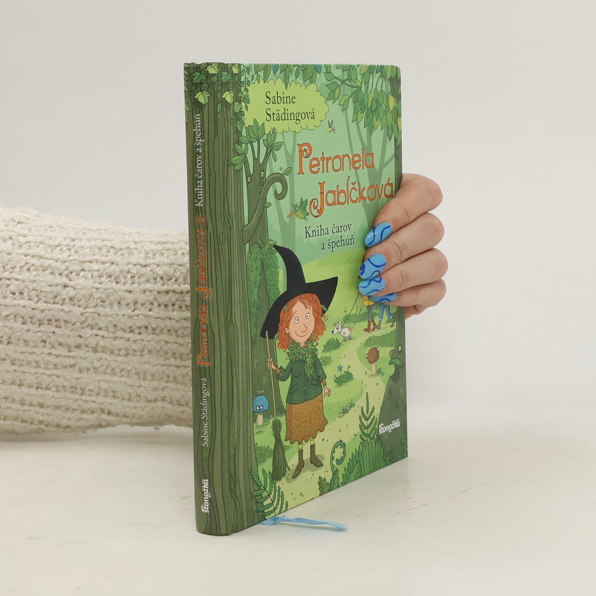Sabine Ständig Petronela Jabĺčkova - kniha čarov a špehúň