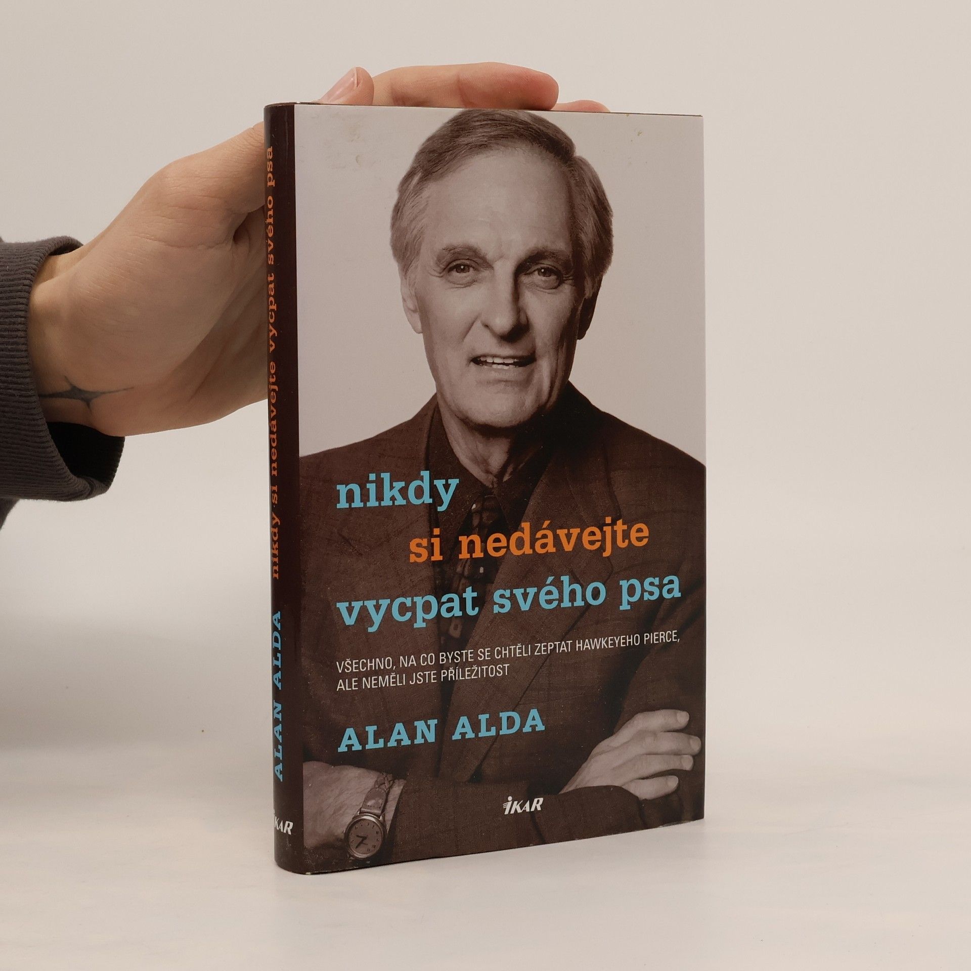 Alan Alda Nikdy si nedávejte vycpat svého psa: Všechno, na co byste se chtěli zeptat Hawkeyeho Pierce, ale neměli jste příležitost