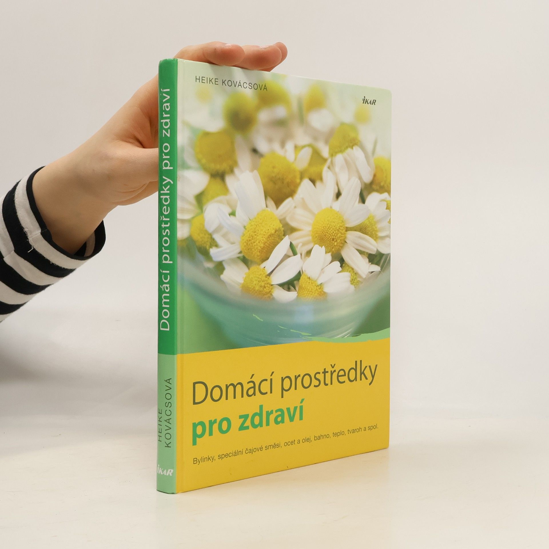 Domácí prostředky pro zdraví. Bylinky, speciální čajové směsi, ocet a olej, bahno, teplo, tvaroh a spol.