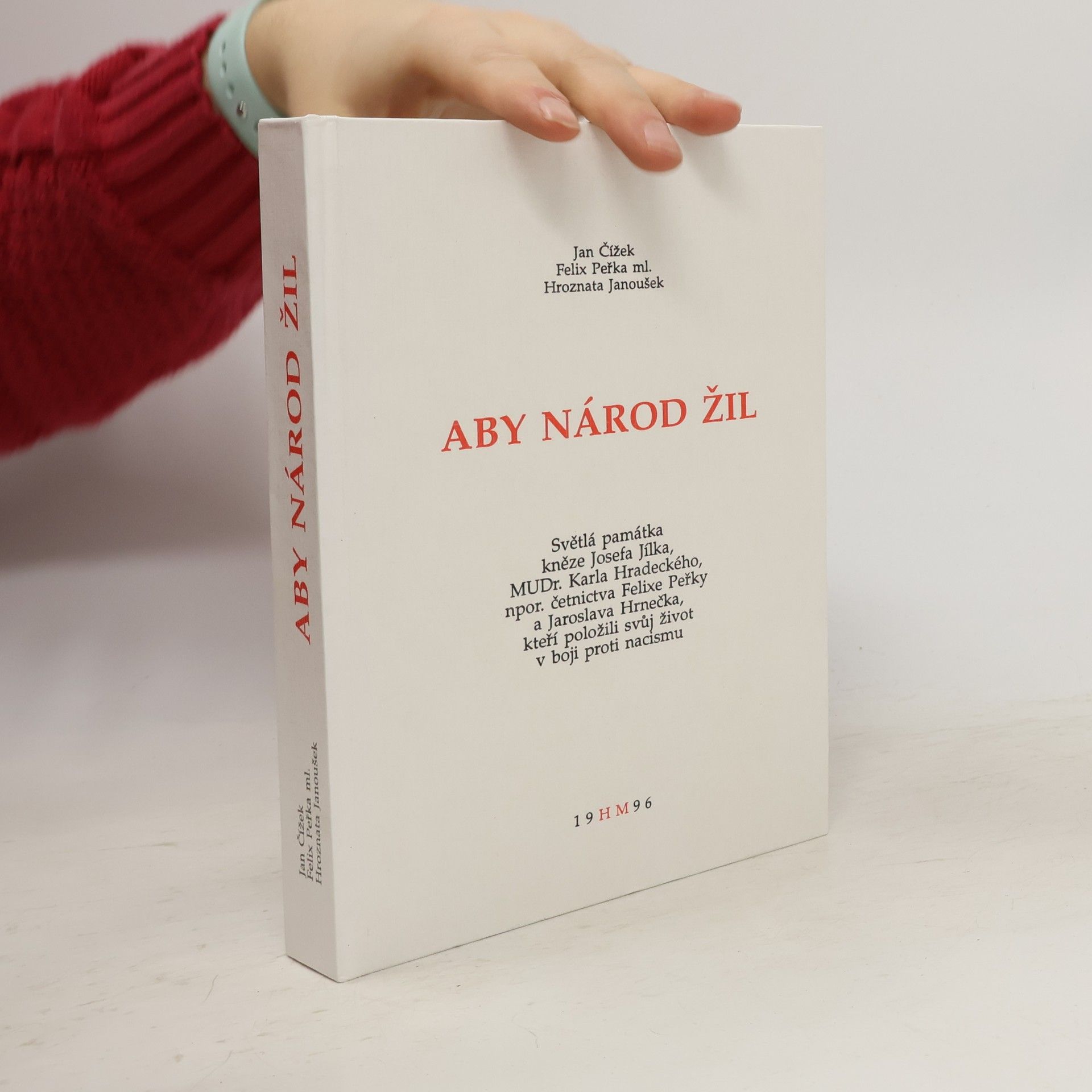 Kolektiv autorů Aby národ žil : světlá památka kněze Josefa Jílka, MUDr. Karla Hradeckého, npor. četnictva Felixe Peřky a Jaroslava Hrnečka, kteří položili svůj život v boji proti nacismu