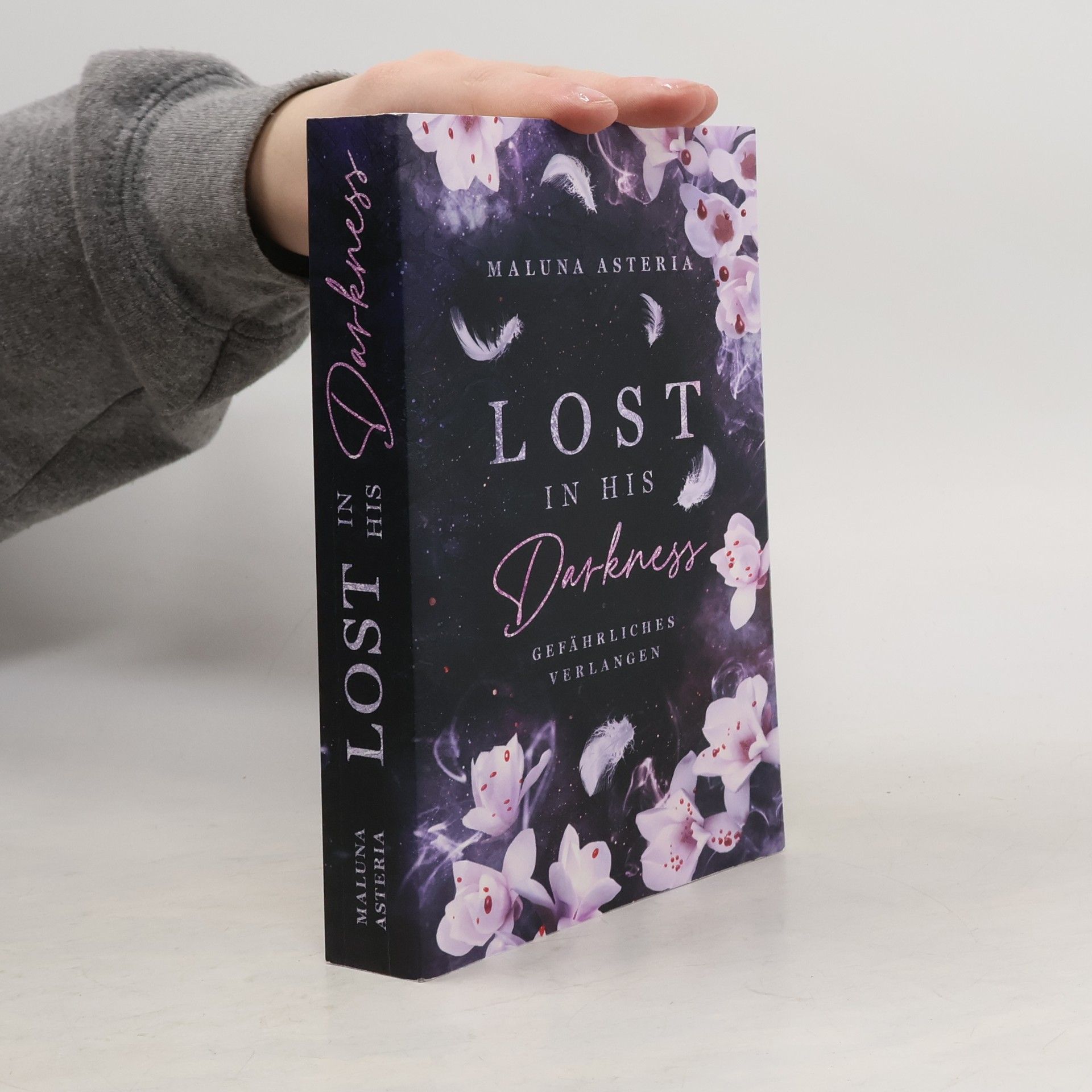 Maluna Asteria Lost in His Darkness