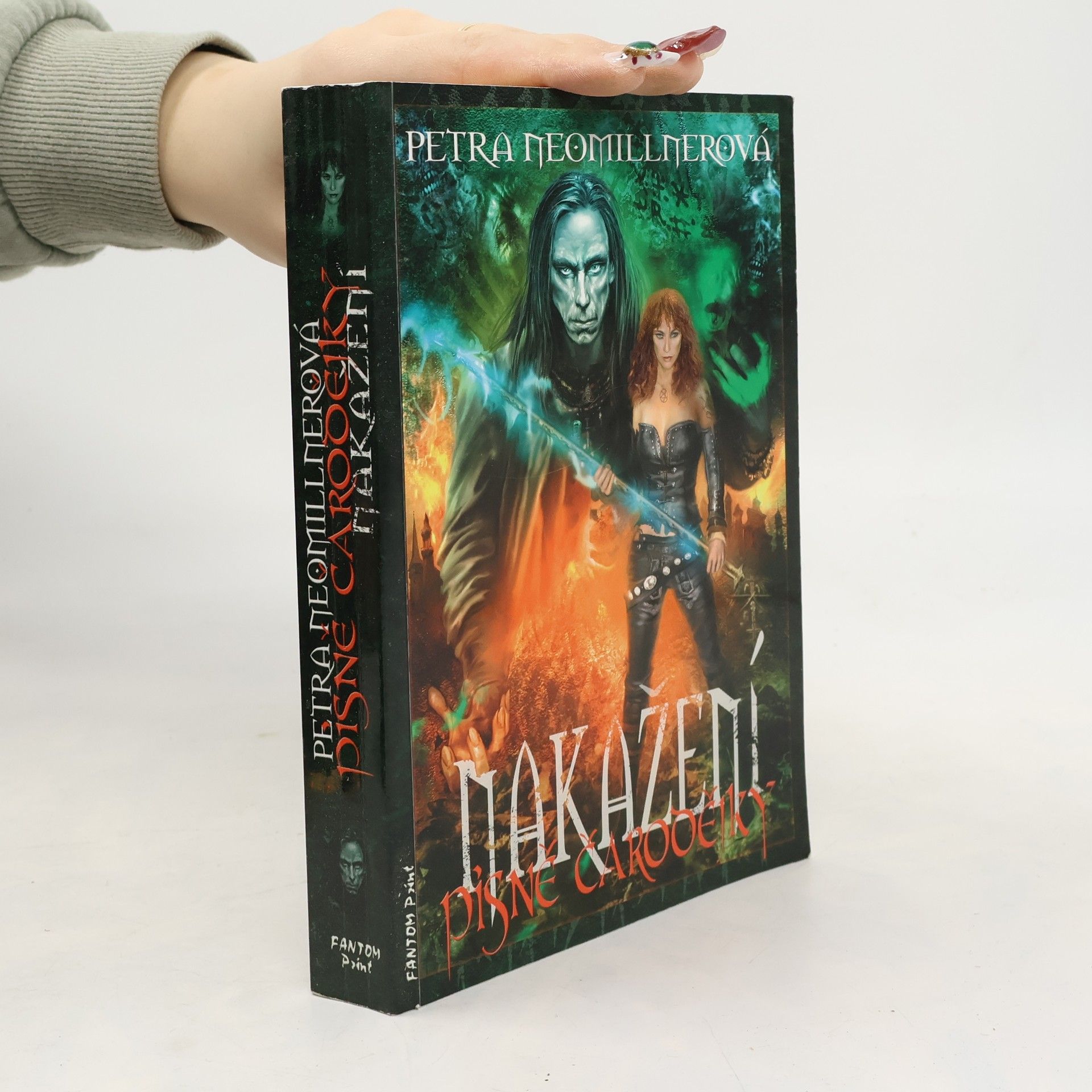 Písně čarodějky. Nakažení