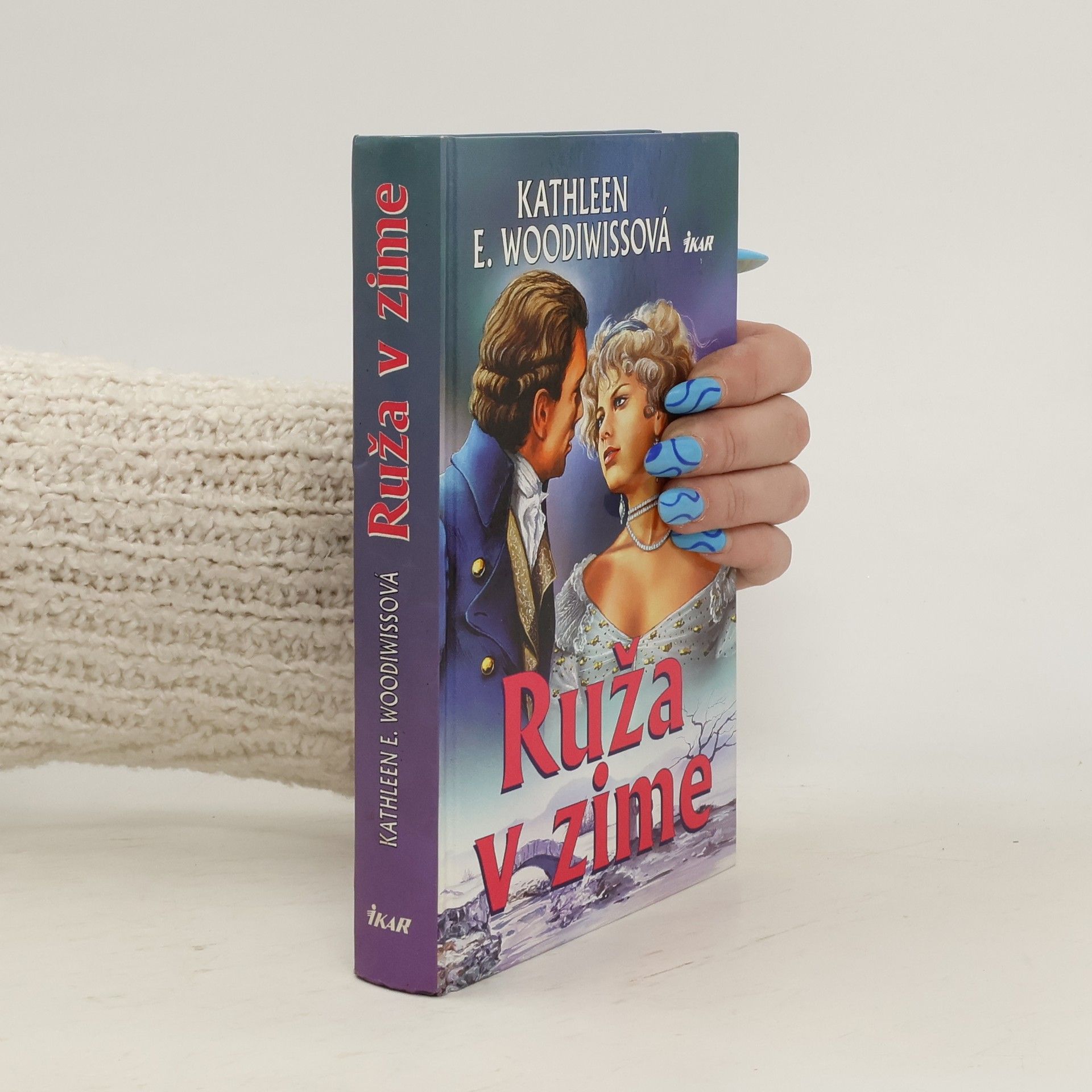 Kathleen Erin Hogg Ruža v zime