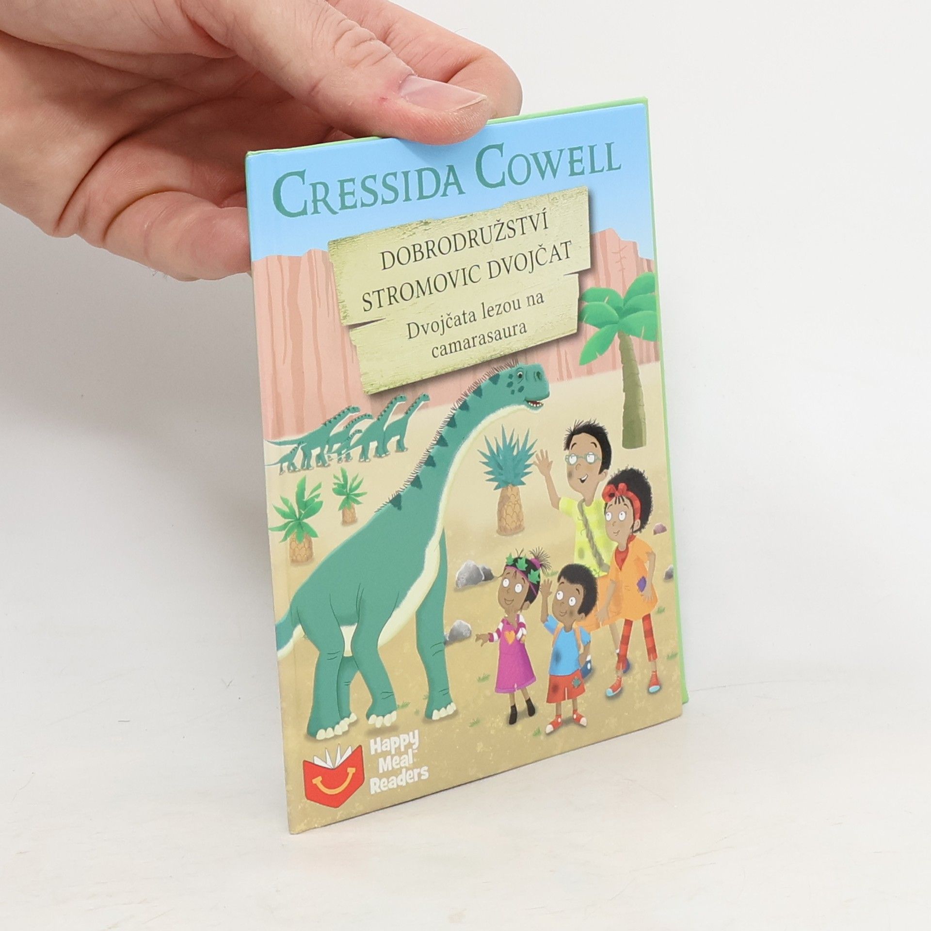 Cressida Cowell Dobrodružství Stromovic dvojčat. Dvojčata lezou na camarasaura