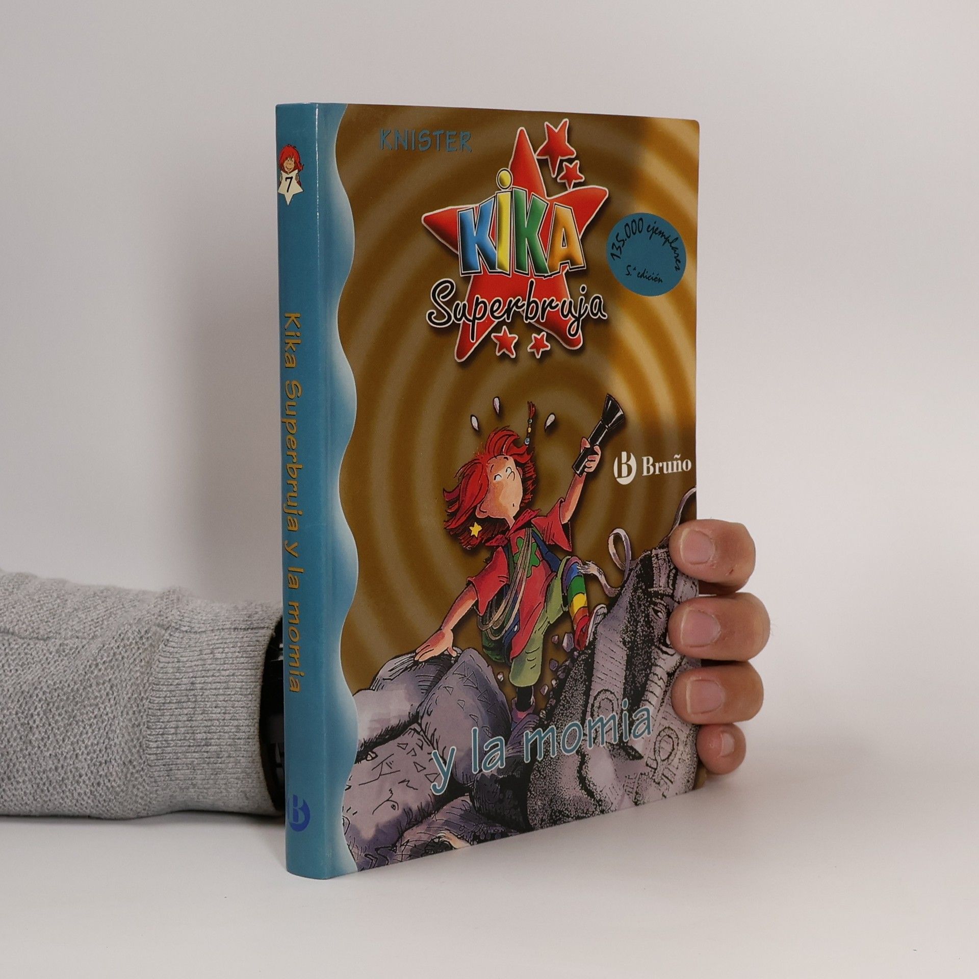 Knister Kika Superbruja y la momia