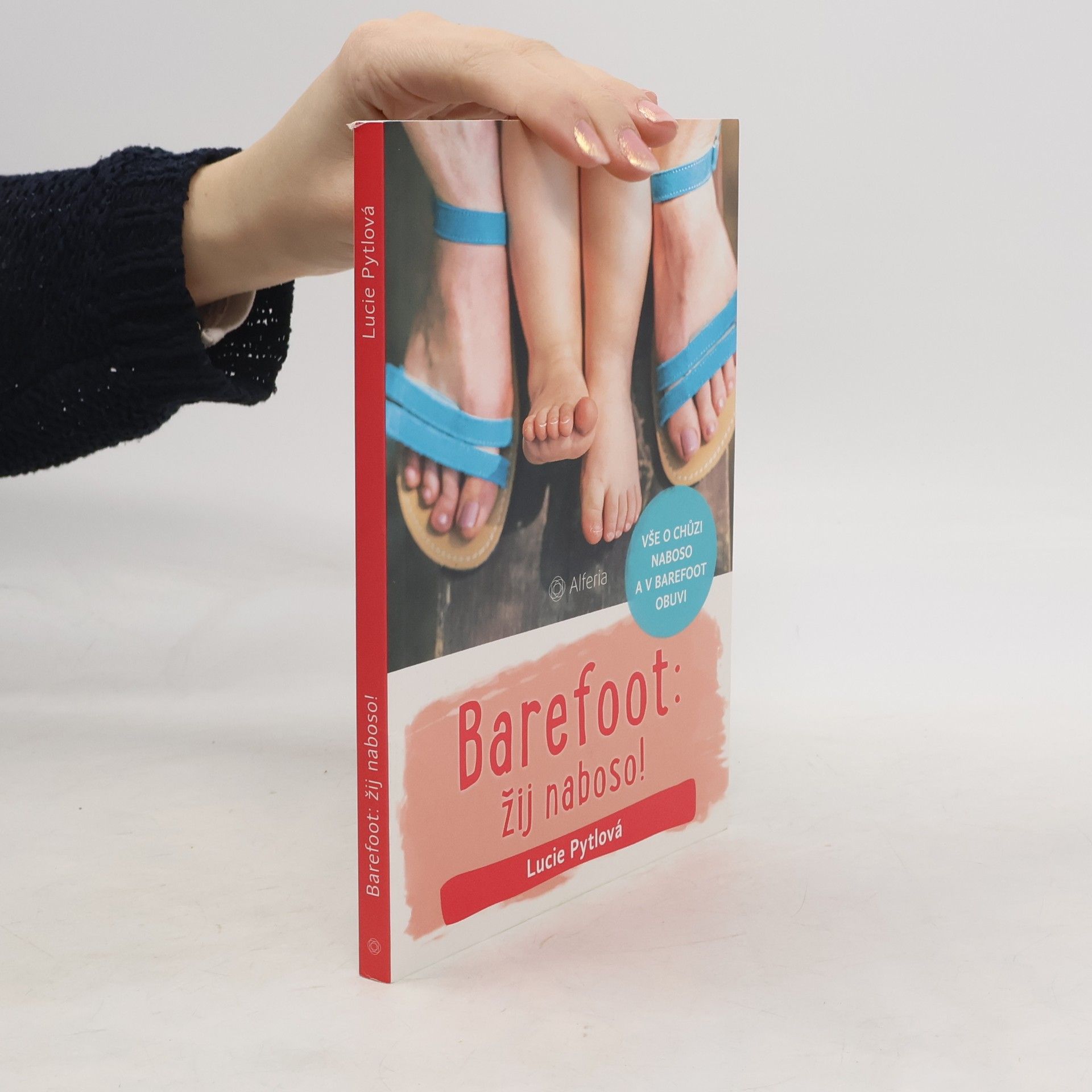 Lucie Pytlová Barefoot: žij naboso! : vše o chůzi naboso a v barefoot obuvi