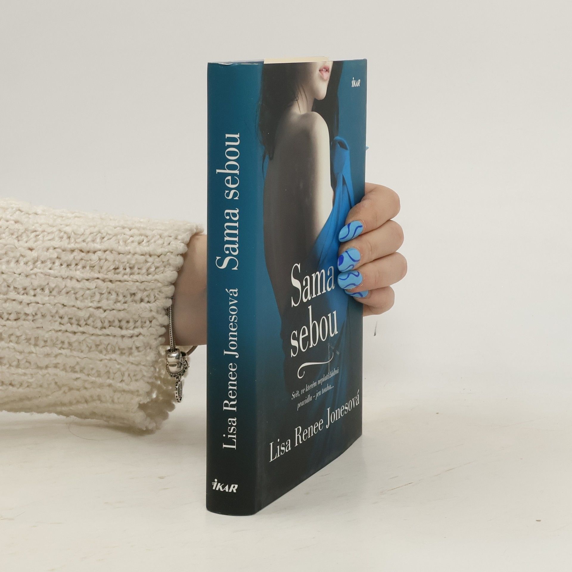 Lisa Renee Jones Sama sebou