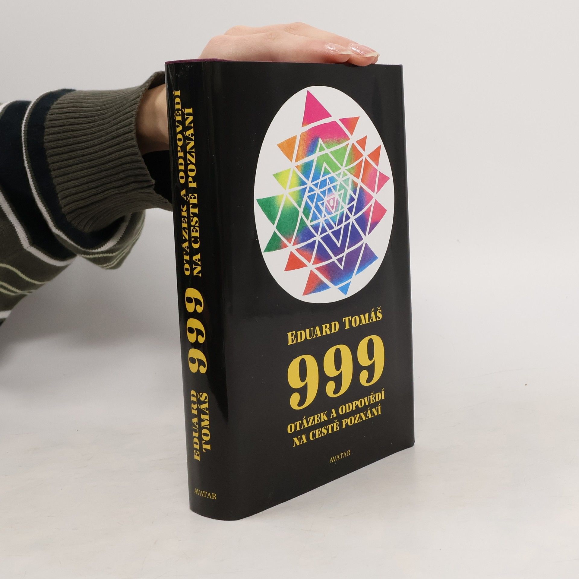 Eduard Tomáš 999 otázek a odpovědí na cestě poznání