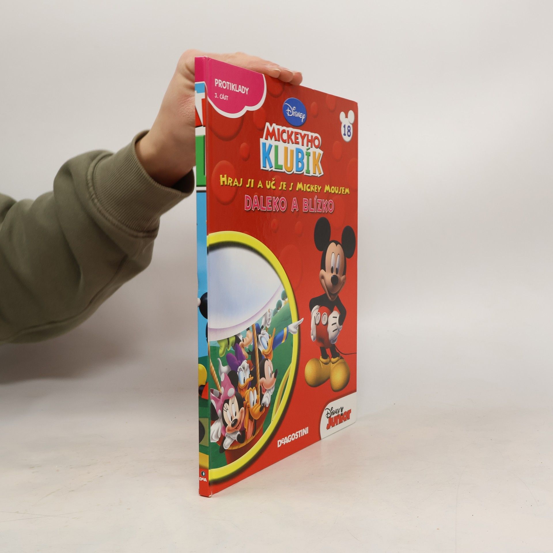 Autorenkollektiv Hraj si a uč se s Mickey Mousem 18. Daleko a blízko