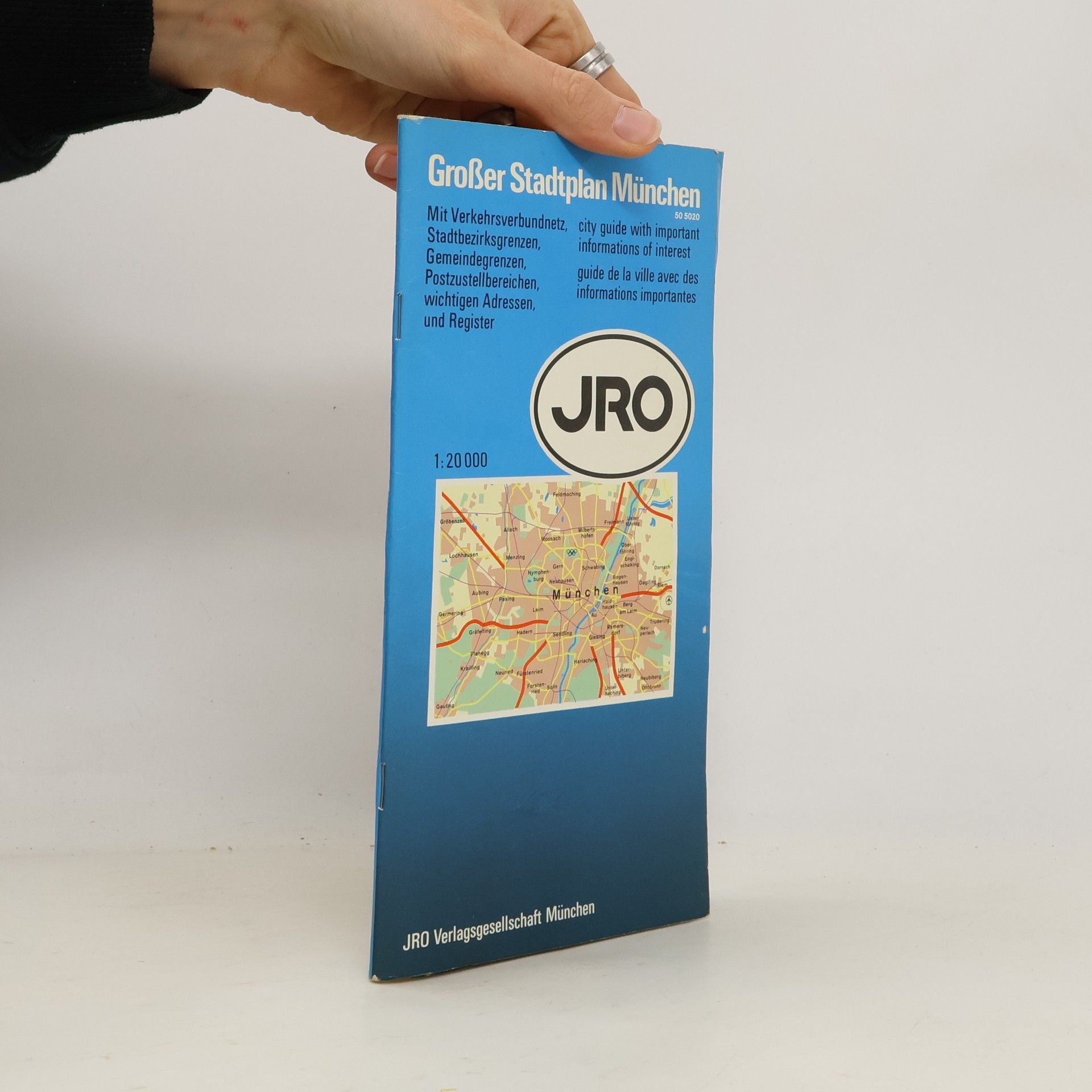 JRO-Kartografische Verlagsgesellschaft Grosser Stadtplan Munchen: Mit Verkehrsverbundnetz, Stadtbezirksgrenzen, Gemeindegrenzen, Postzustellbereichen, wichtigen Adressen und Register, 1:20 000 ... la ville avec des informations importantes