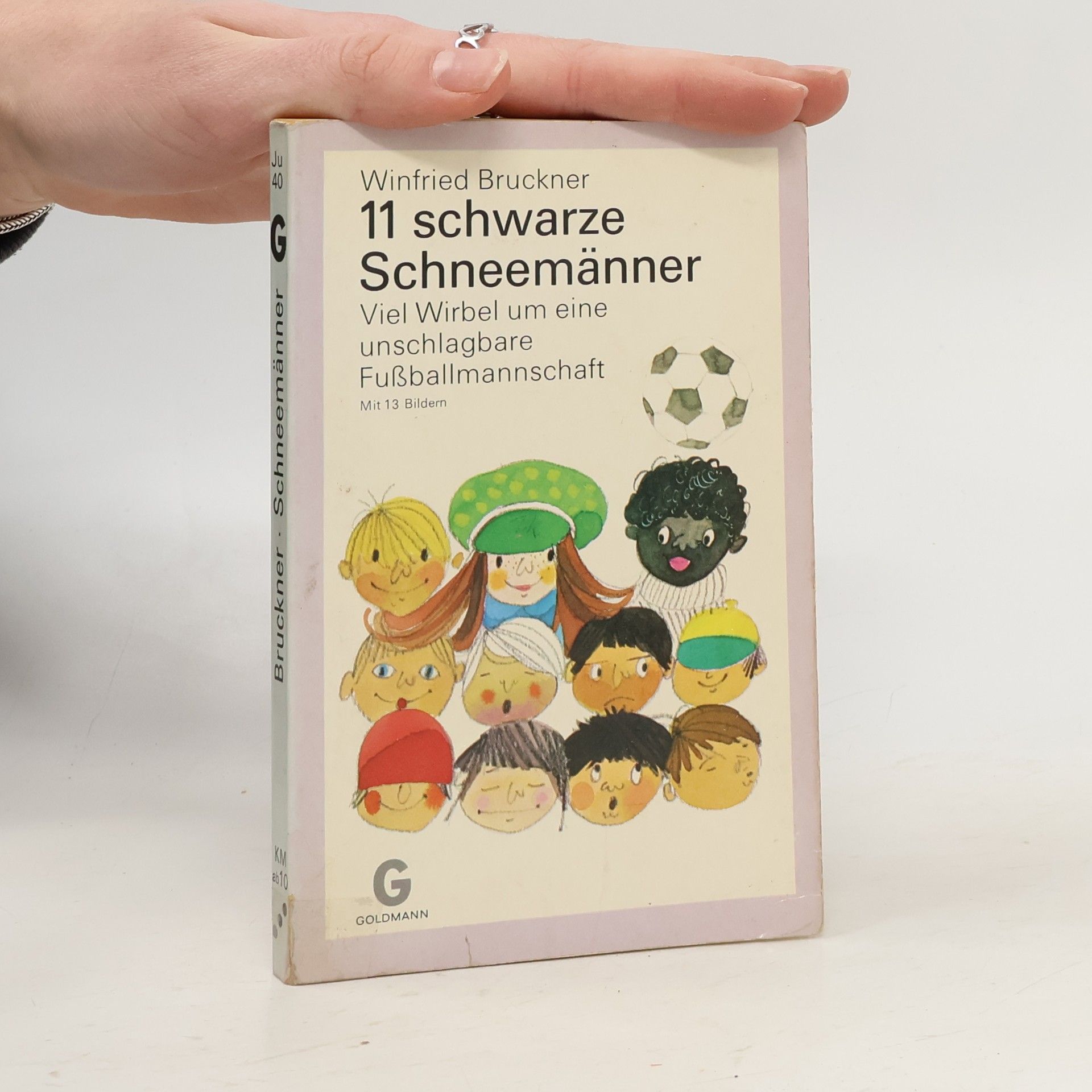 11 Schwarze Schneemänner