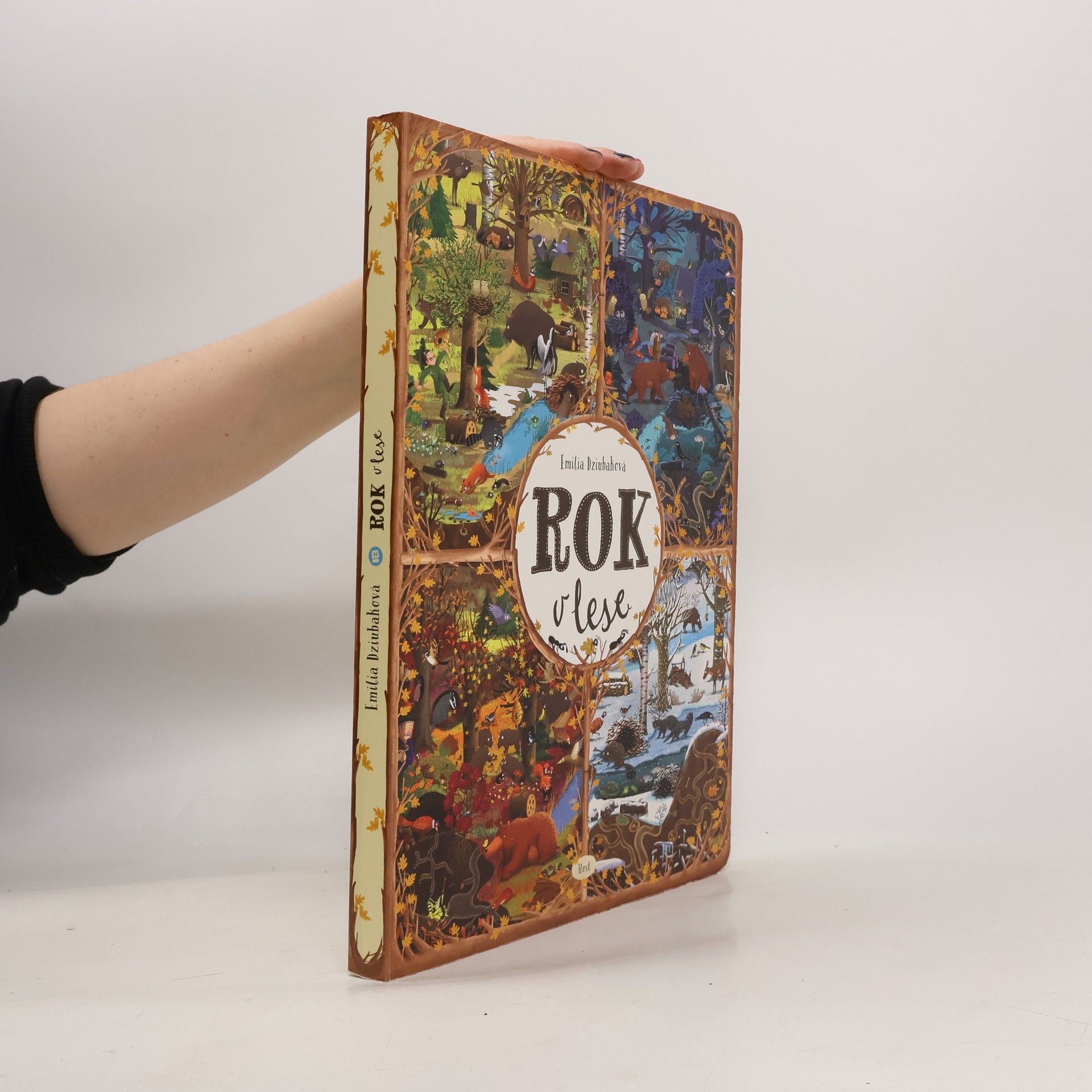 Emilia Dziubak Rok v lese