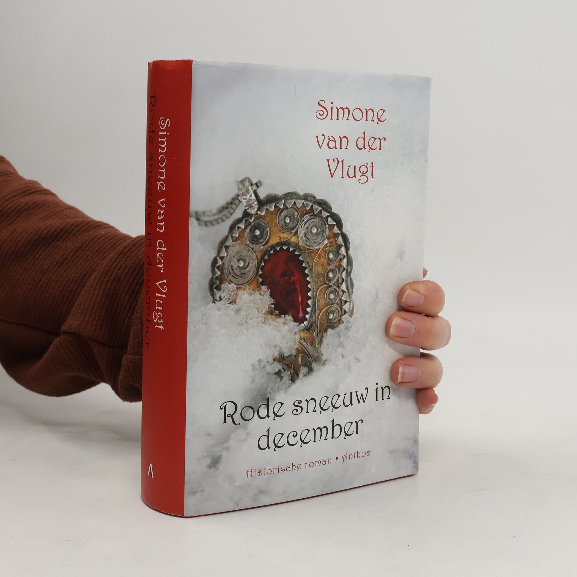 Simone van der Vlugt Rode sneeuw in december