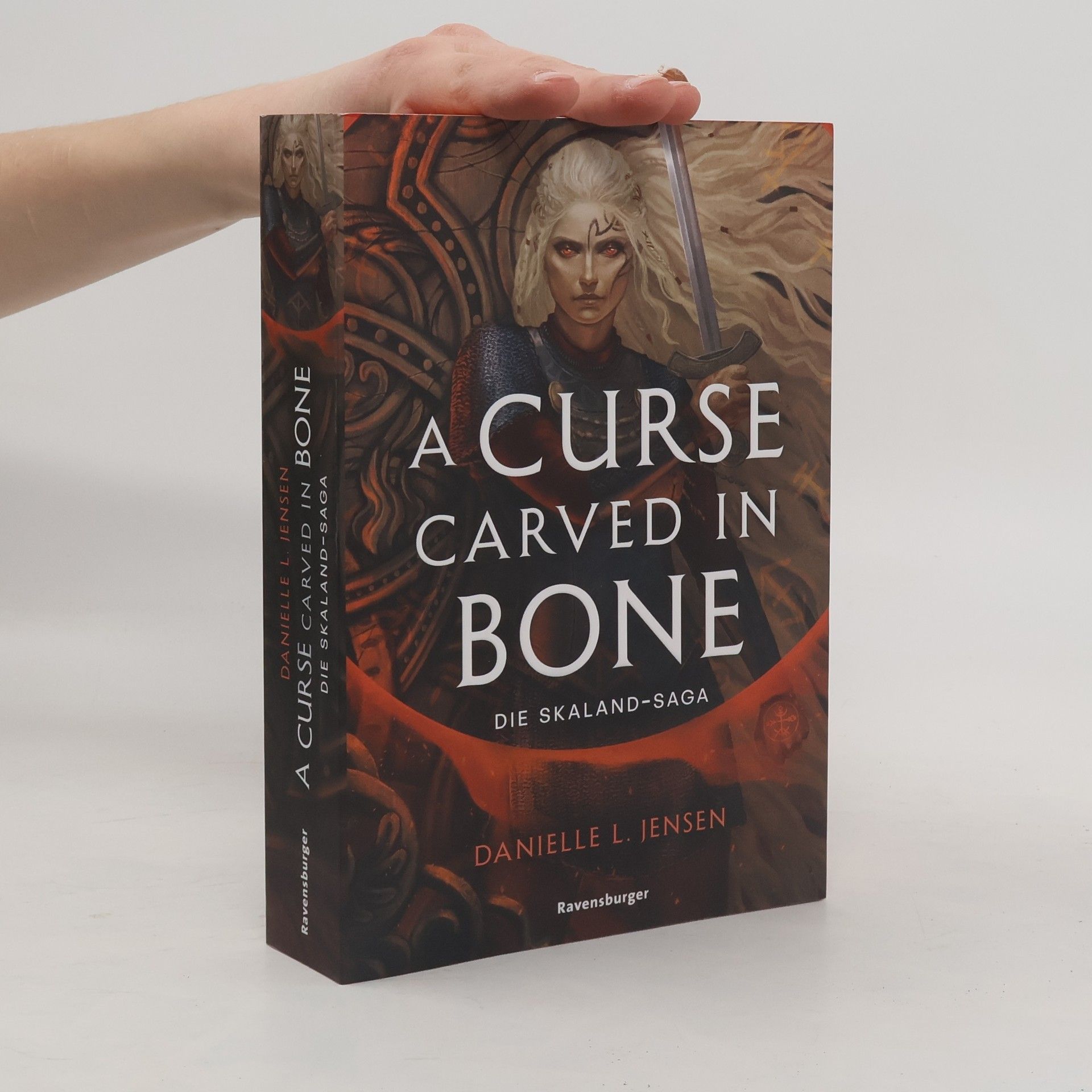 Andreas Decker Die Skaland-Saga - 2: A Curse Carved in Bone - Limitierte Auflage mit Farbschnitt
