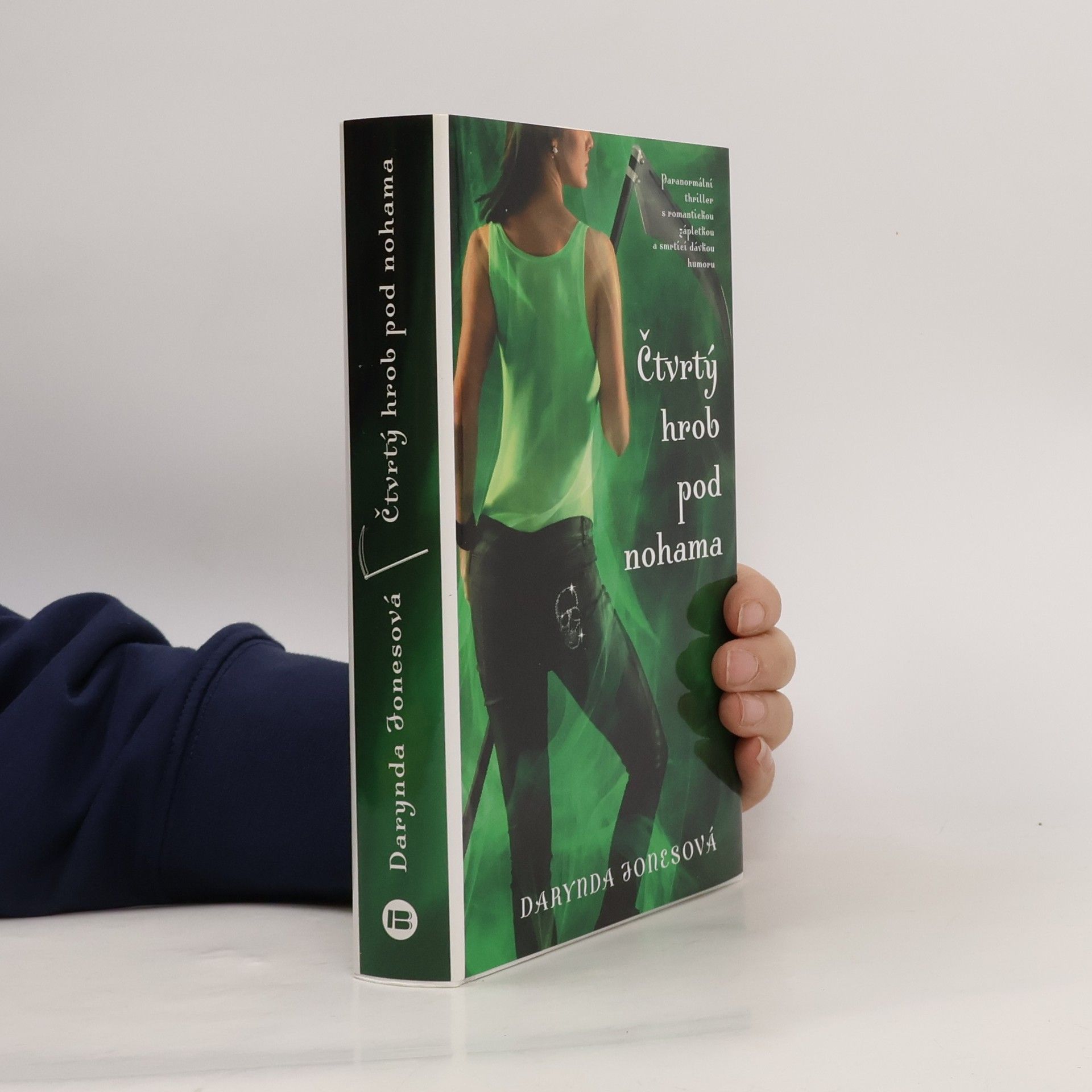 Darynda Jones Čtvrtý hrob pod nohama